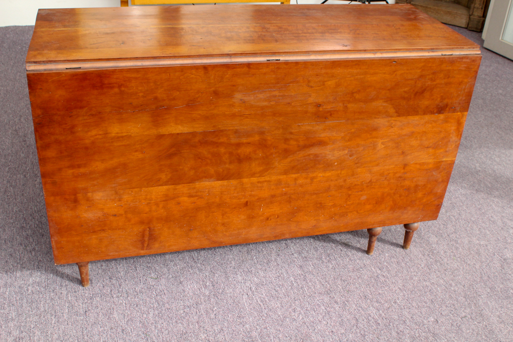 Antique Cherry Drop Leaf Gateleg Table