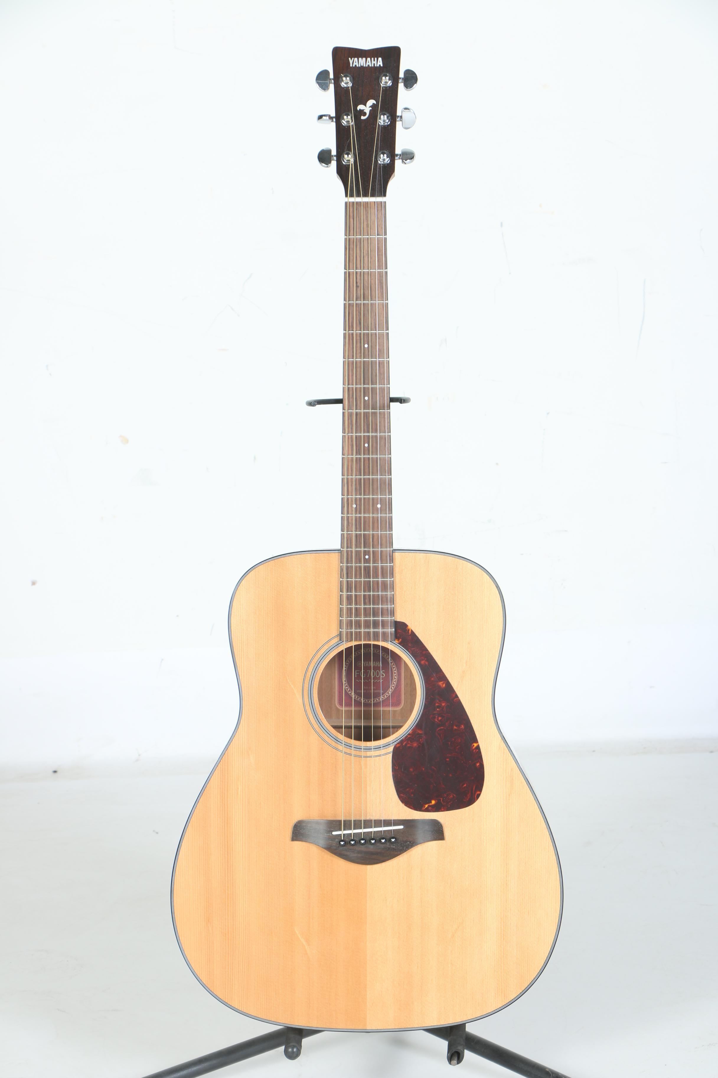Yamaha FG700S Folk Acoustic Guitar with Gig Case
