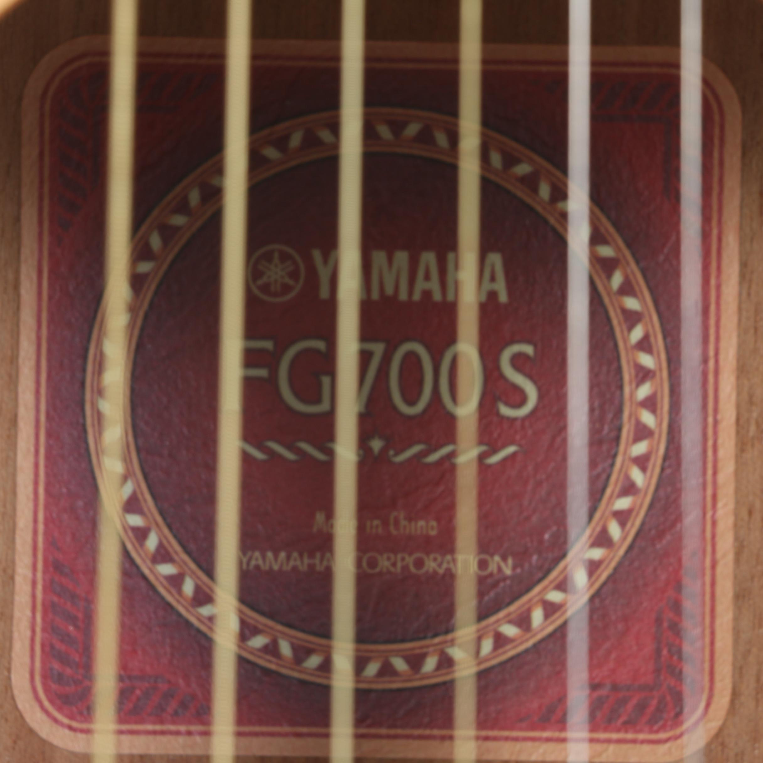 Yamaha FG700S Folk Acoustic Guitar with Gig Case