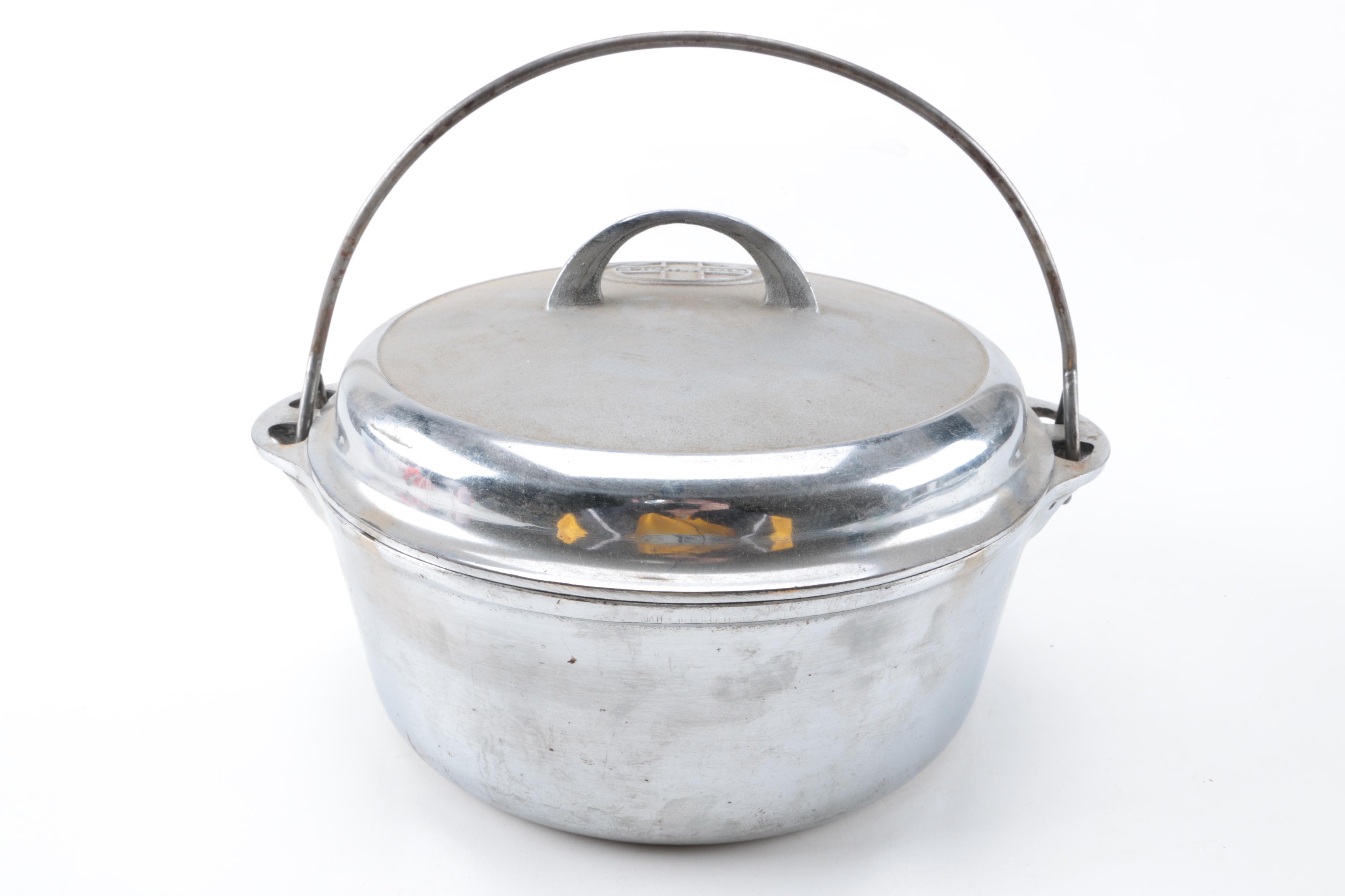 Vintage Griswold Cast Iron No. 8 Dutch Oven