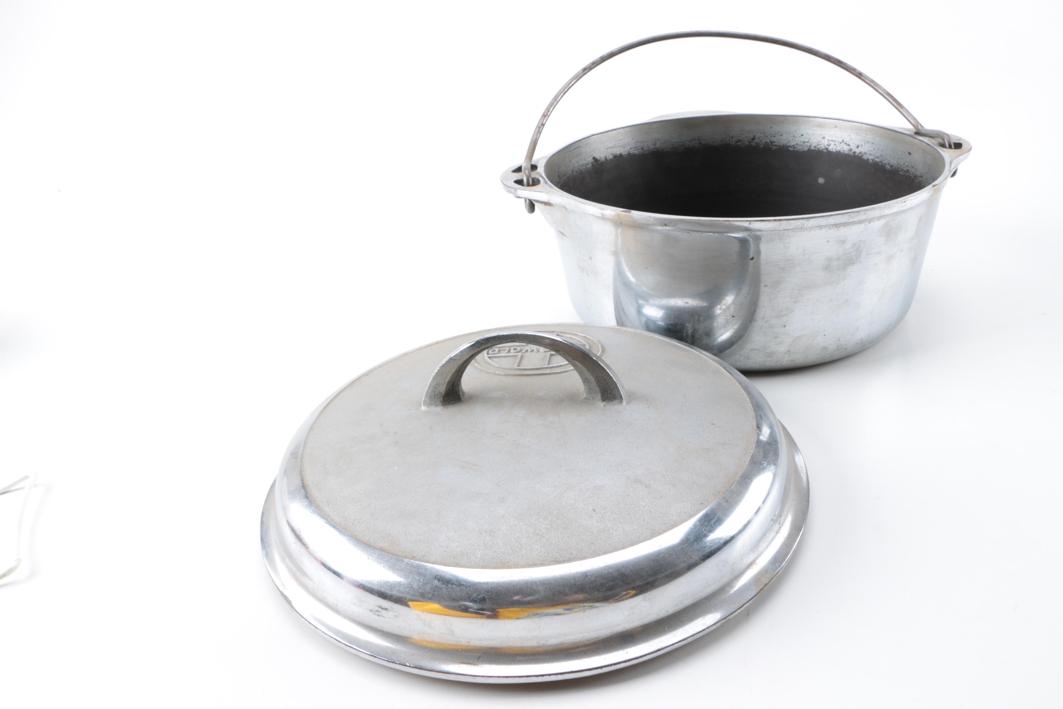 Vintage Griswold Cast Iron No. 8 Dutch Oven