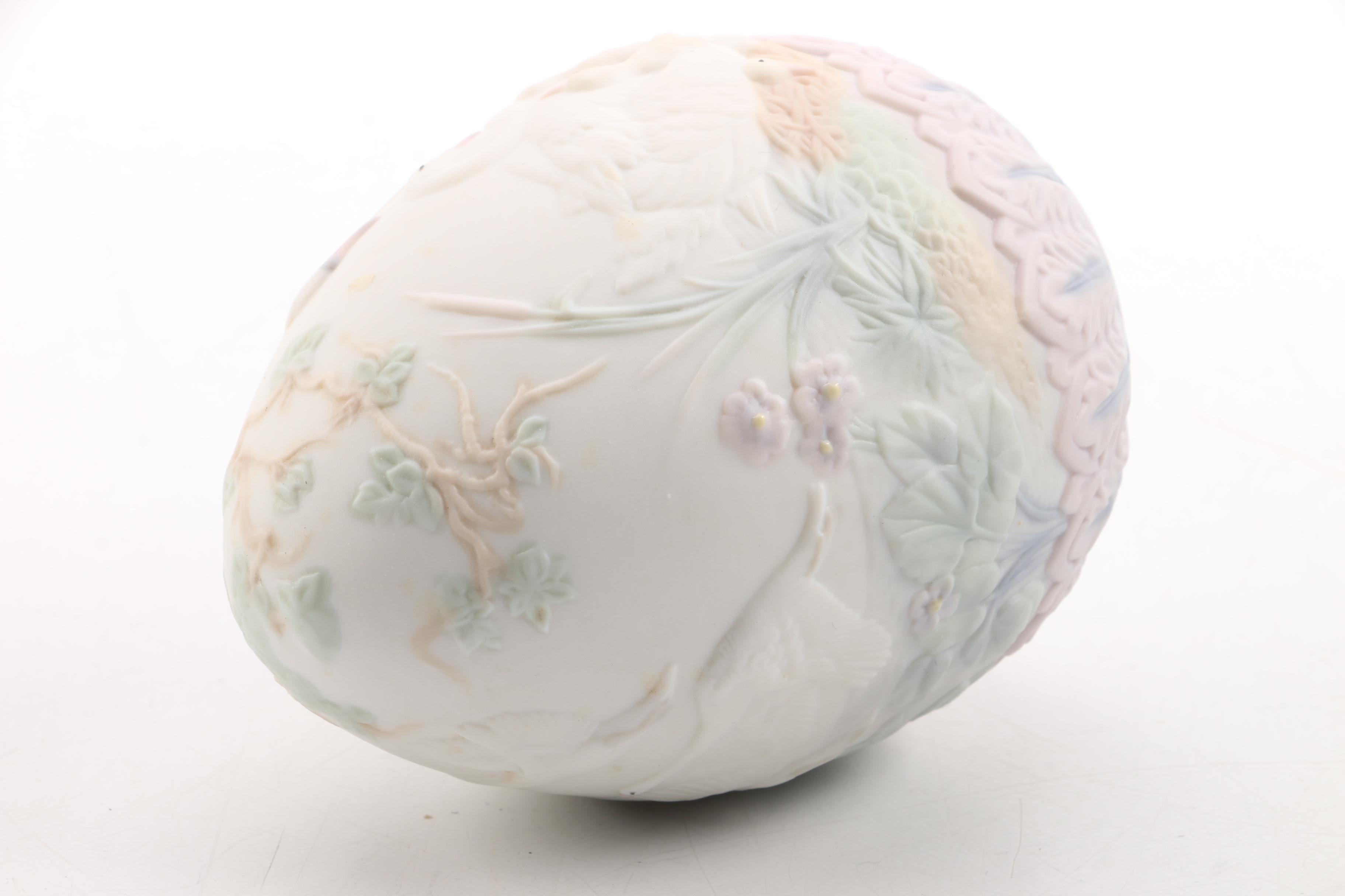 Porcelain Lladró Egg With Swans