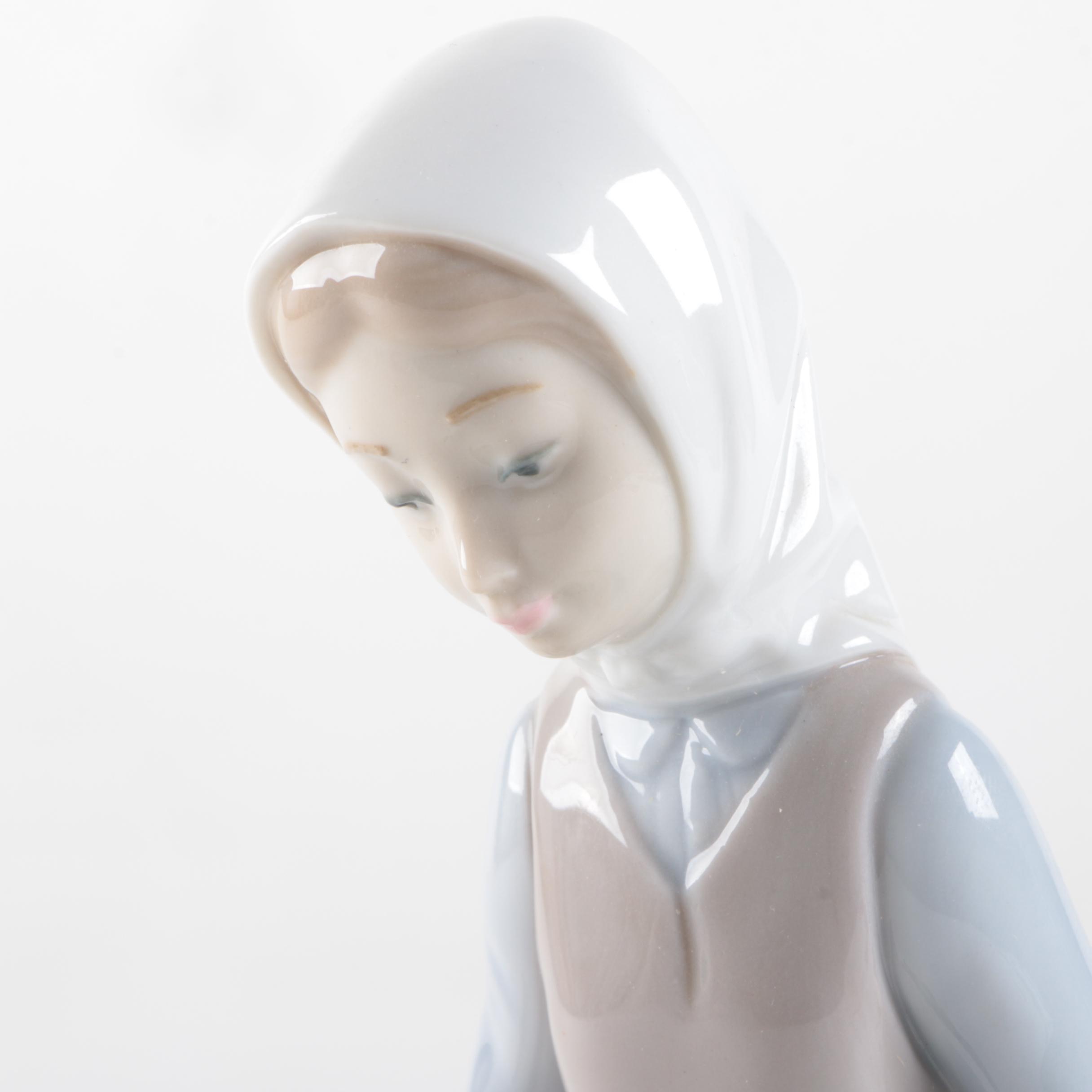 Lladró "Rabbit's Food" Porcelain Figurine