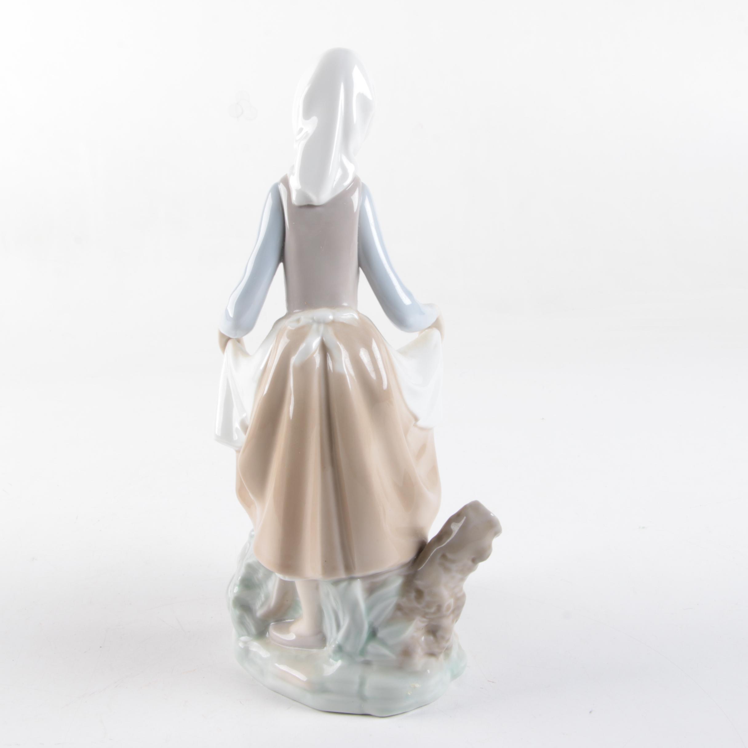 Lladró "Rabbit's Food" Porcelain Figurine