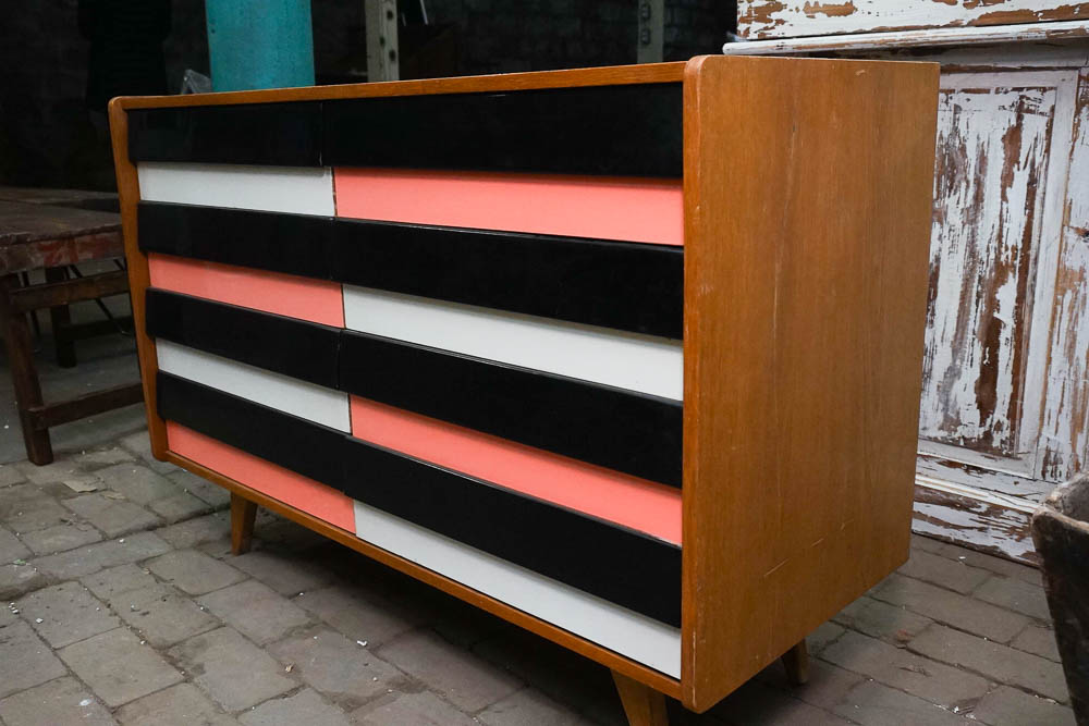 Vintage Mid Century Modern Chest of Drawers