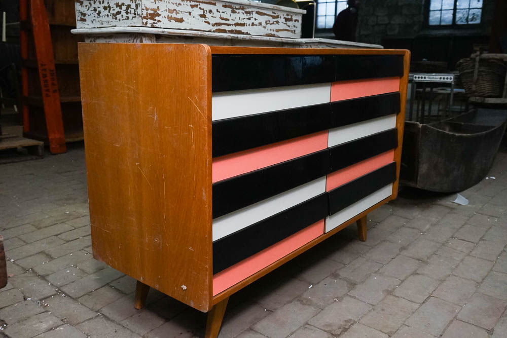 Vintage Mid Century Modern Chest of Drawers