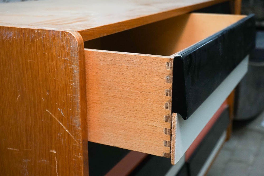 Vintage Mid Century Modern Chest of Drawers