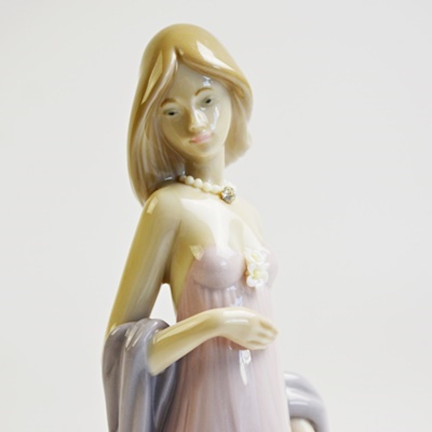 Lladró "Ingenue Princess House Special" Porcelain Figurine