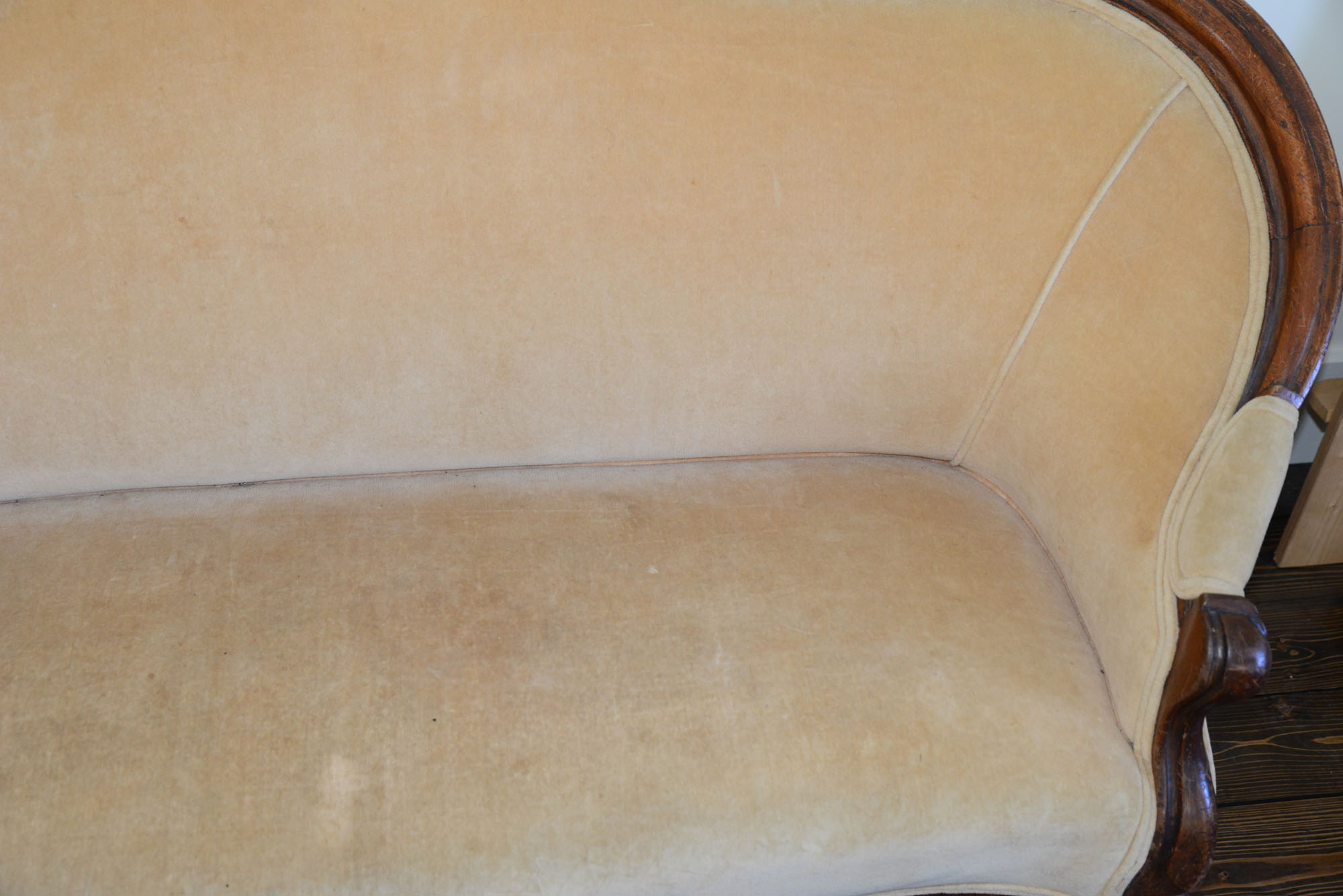 Antique Victorian Walnut Settee