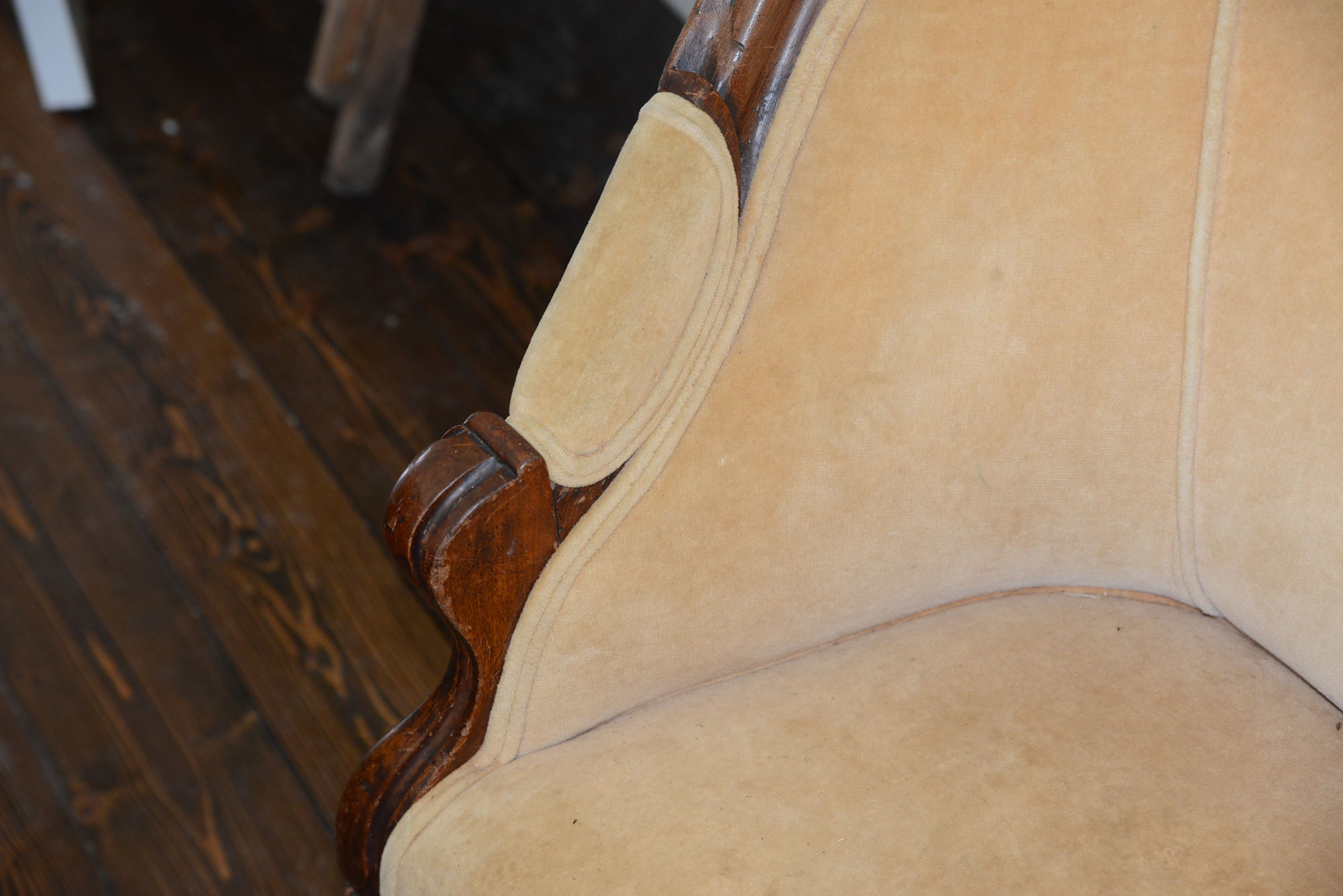 Antique Victorian Walnut Settee