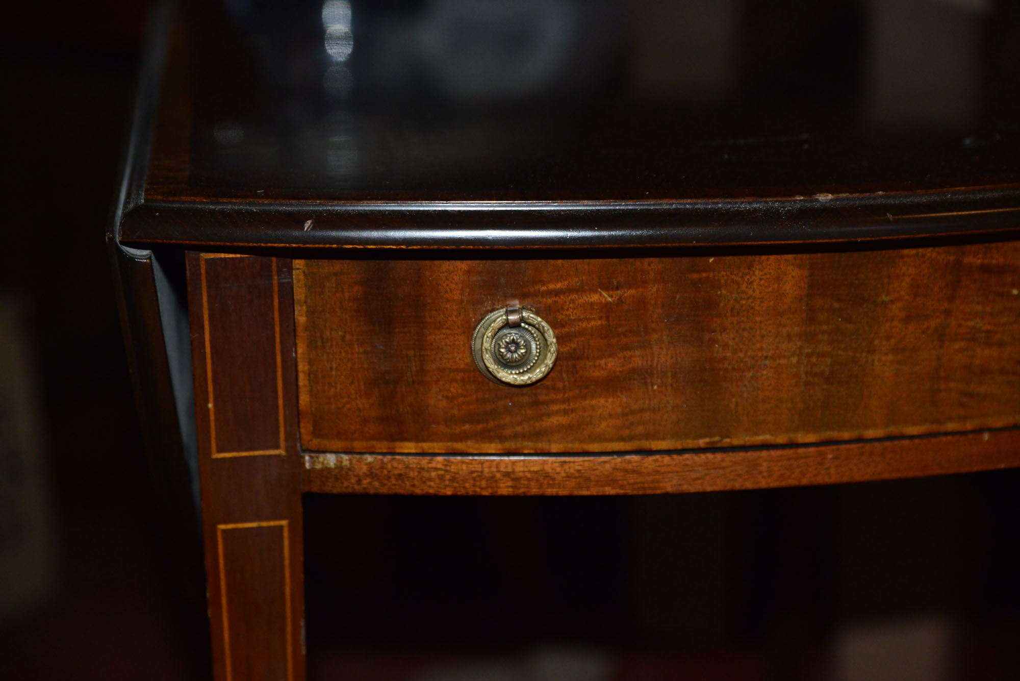 Hepplewhite Style Pembroke Mahogany Drop-Leaf End Table