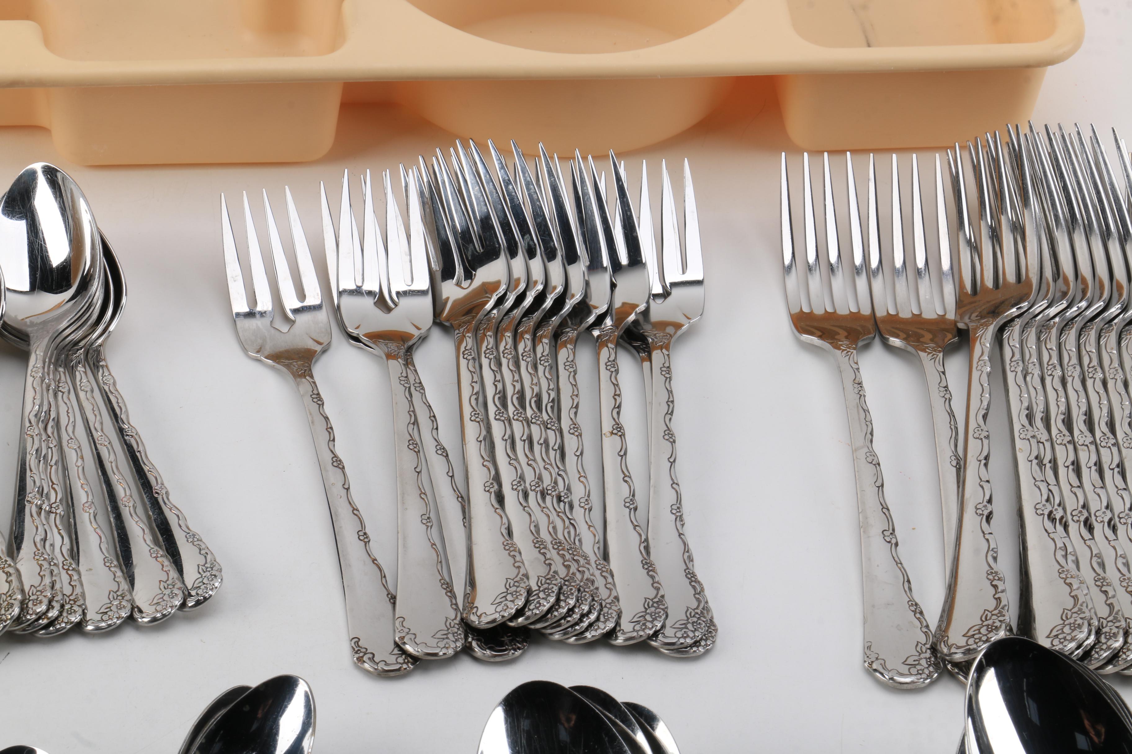 Oneida Silver-Toned Flatware Set