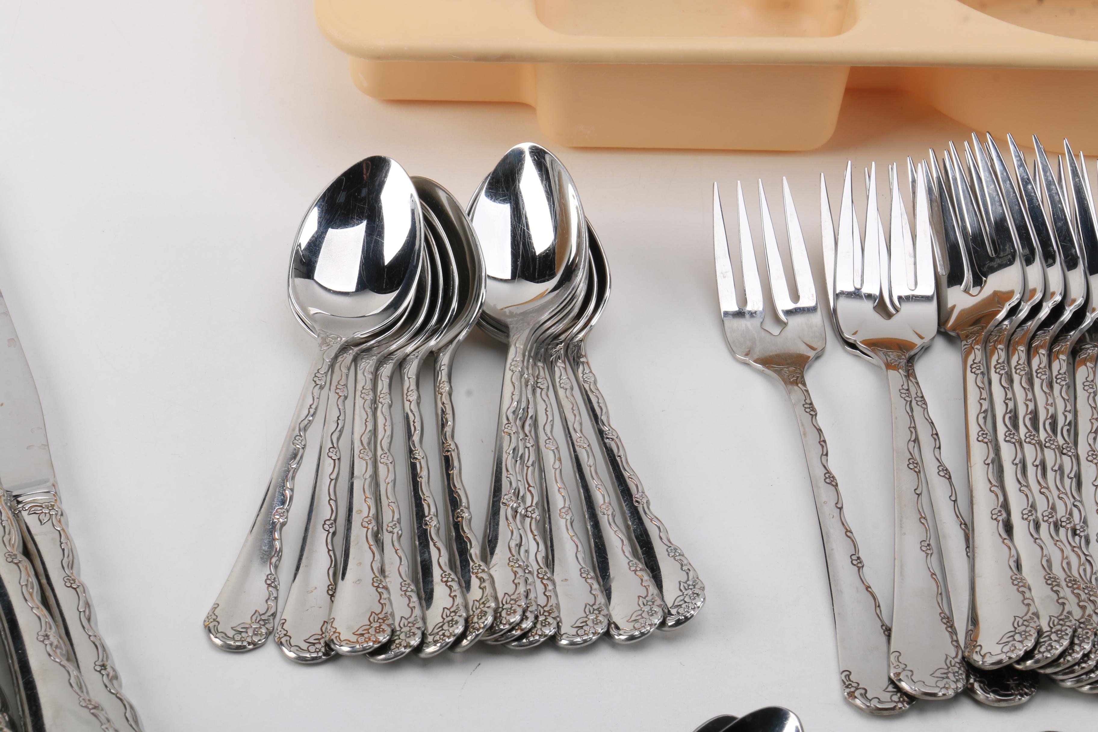 Oneida Silver-Toned Flatware Set