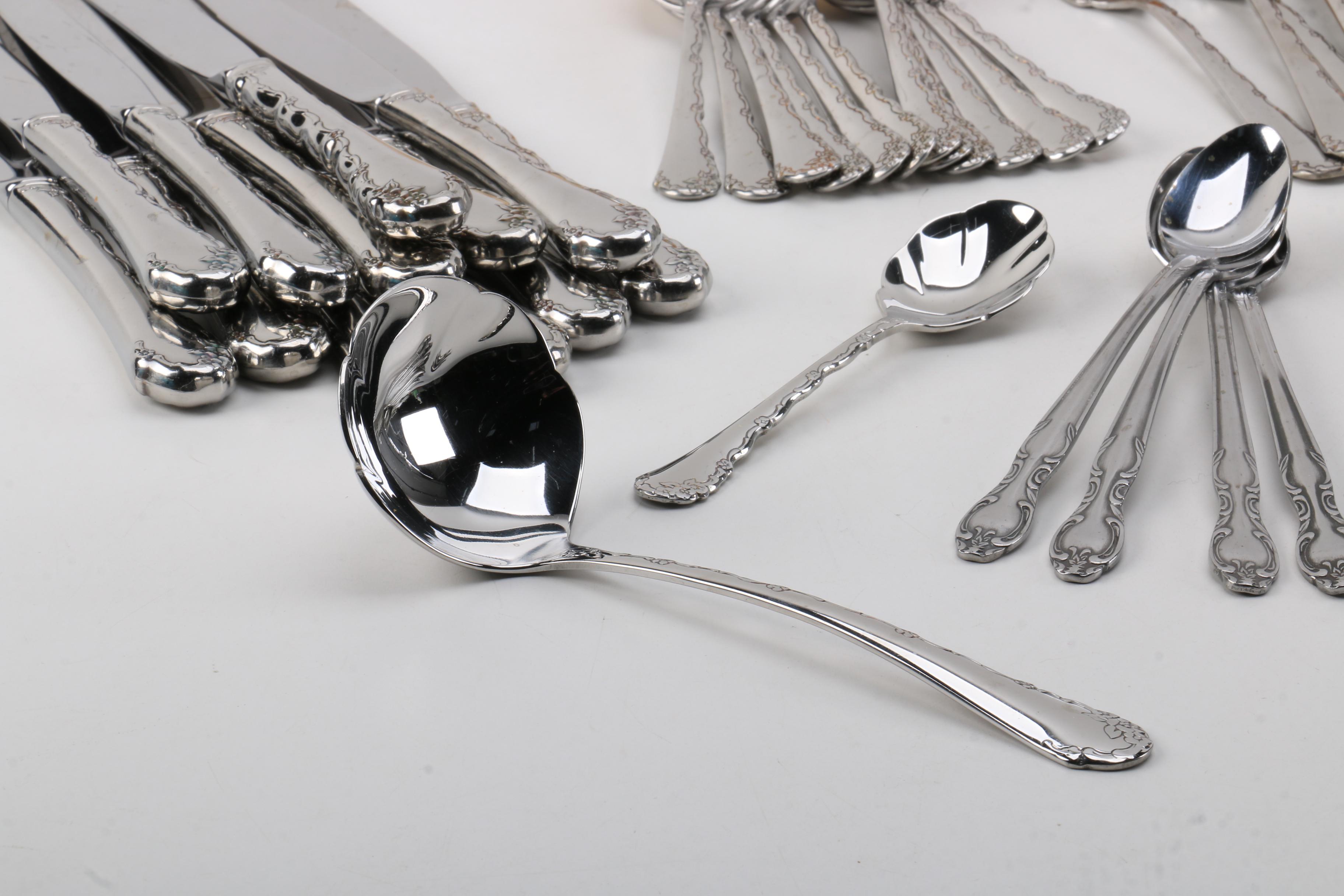 Oneida Silver-Toned Flatware Set