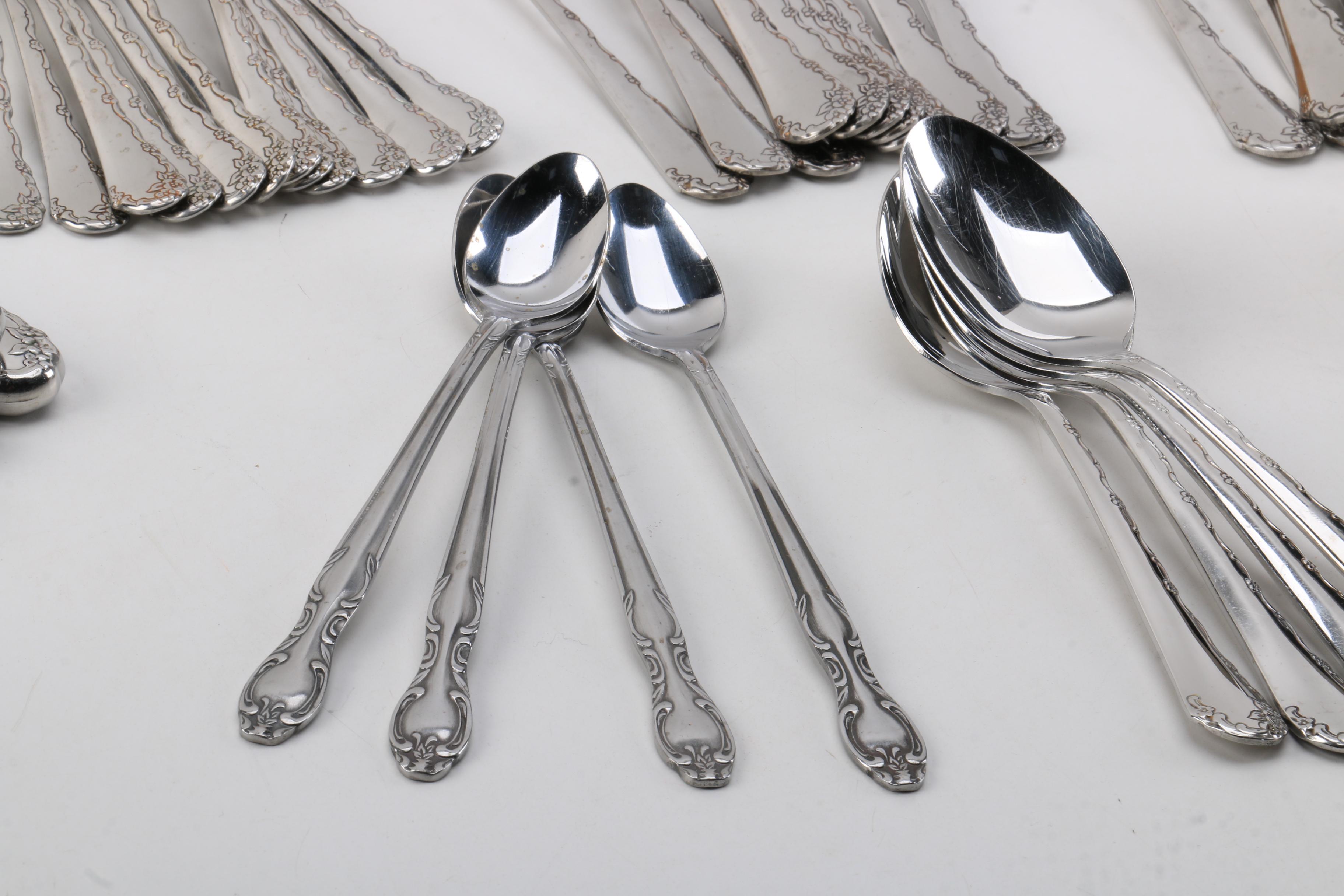 Oneida Silver-Toned Flatware Set