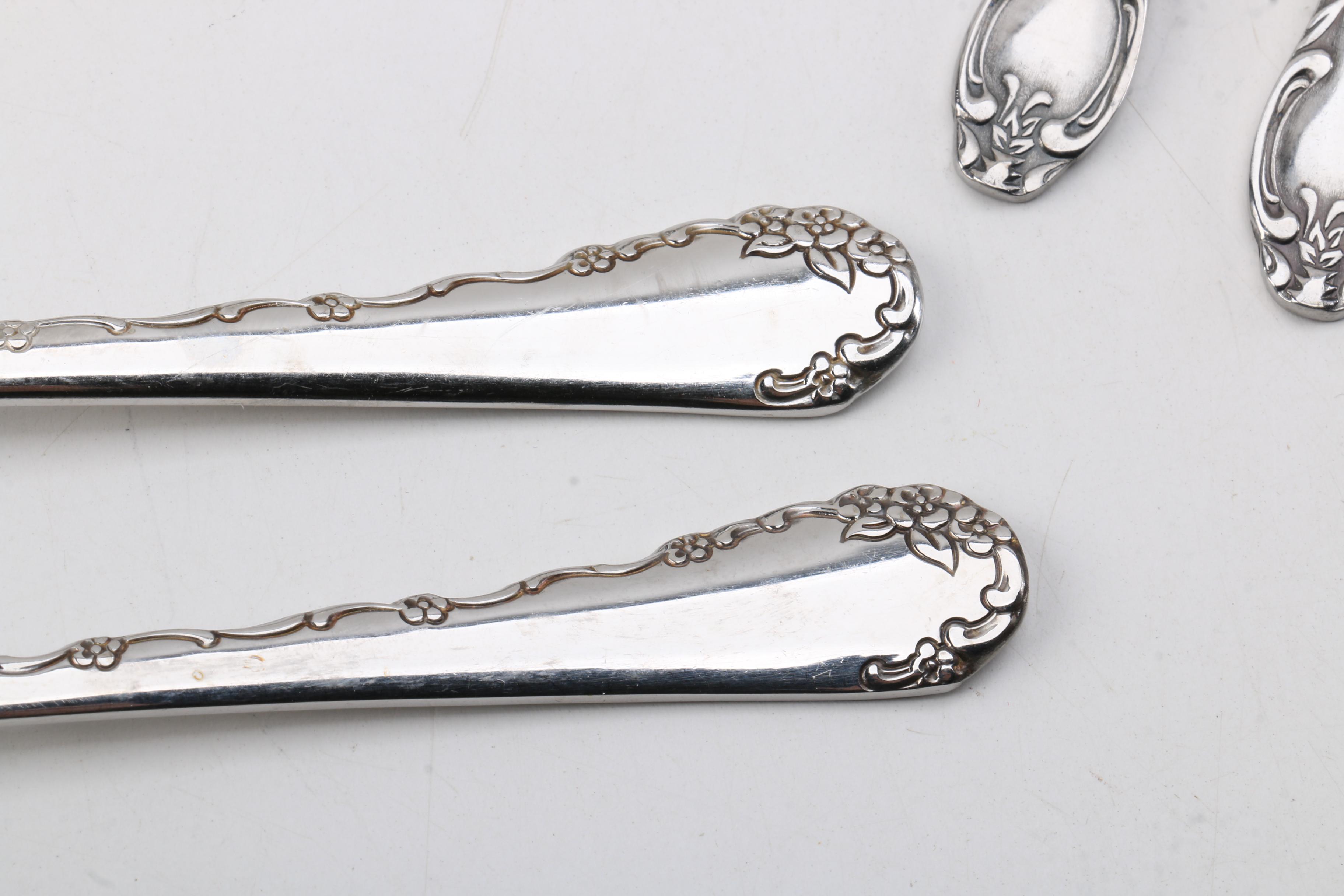 Oneida Silver-Toned Flatware Set