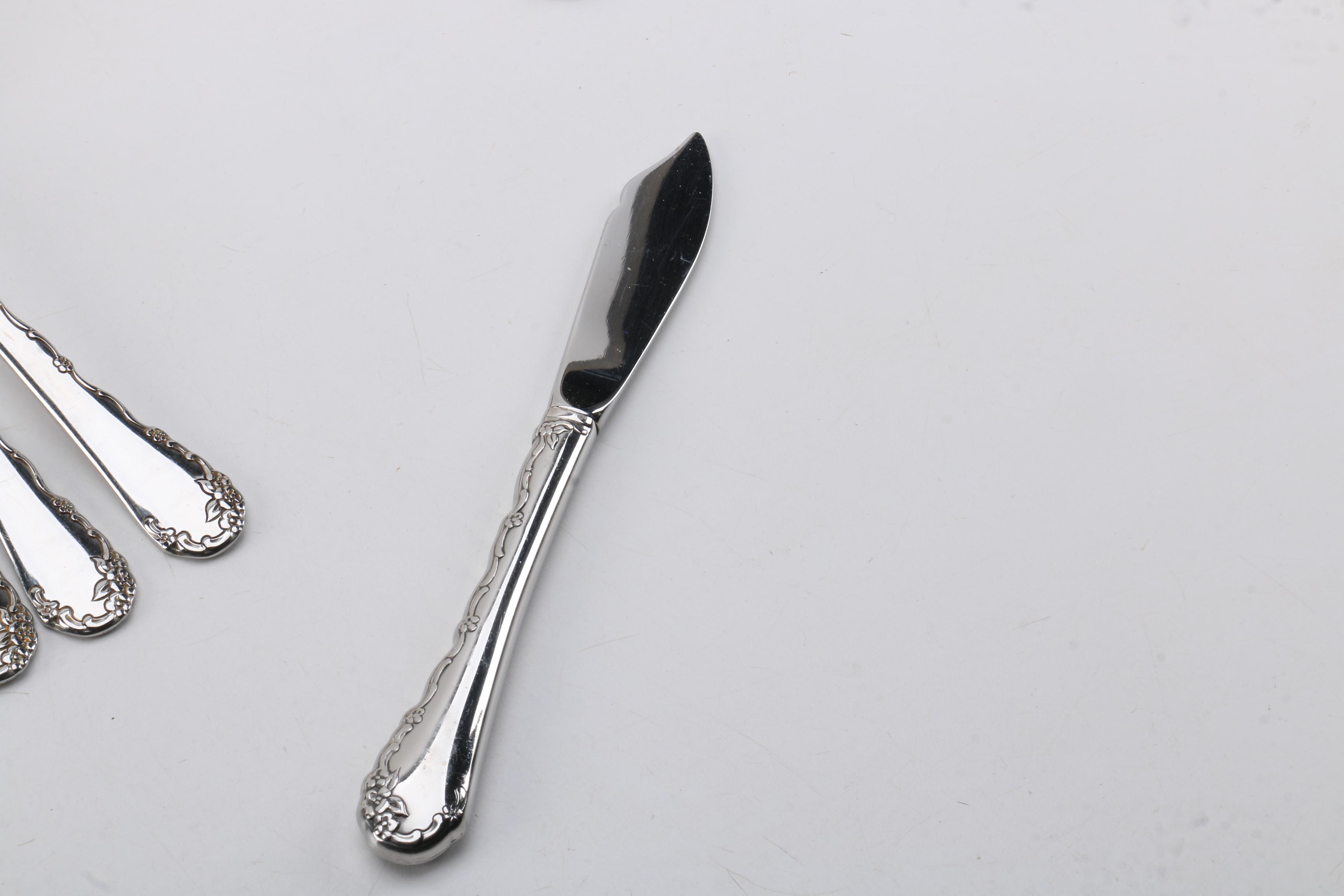 Oneida Silver-Toned Flatware Set