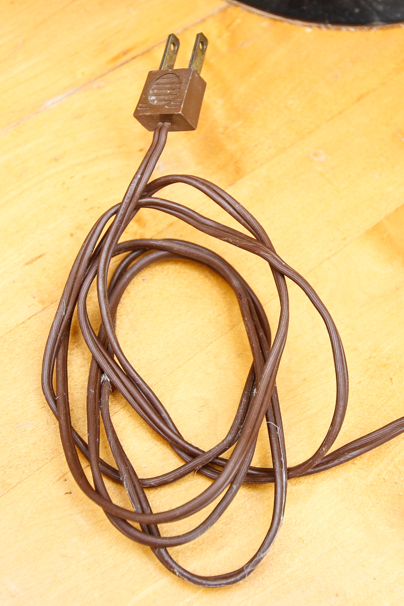 Vintage Leaf Designed Table Lamp