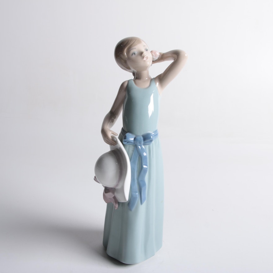 Lladró Porcelain "Prissy Girl With Hat" Figurine