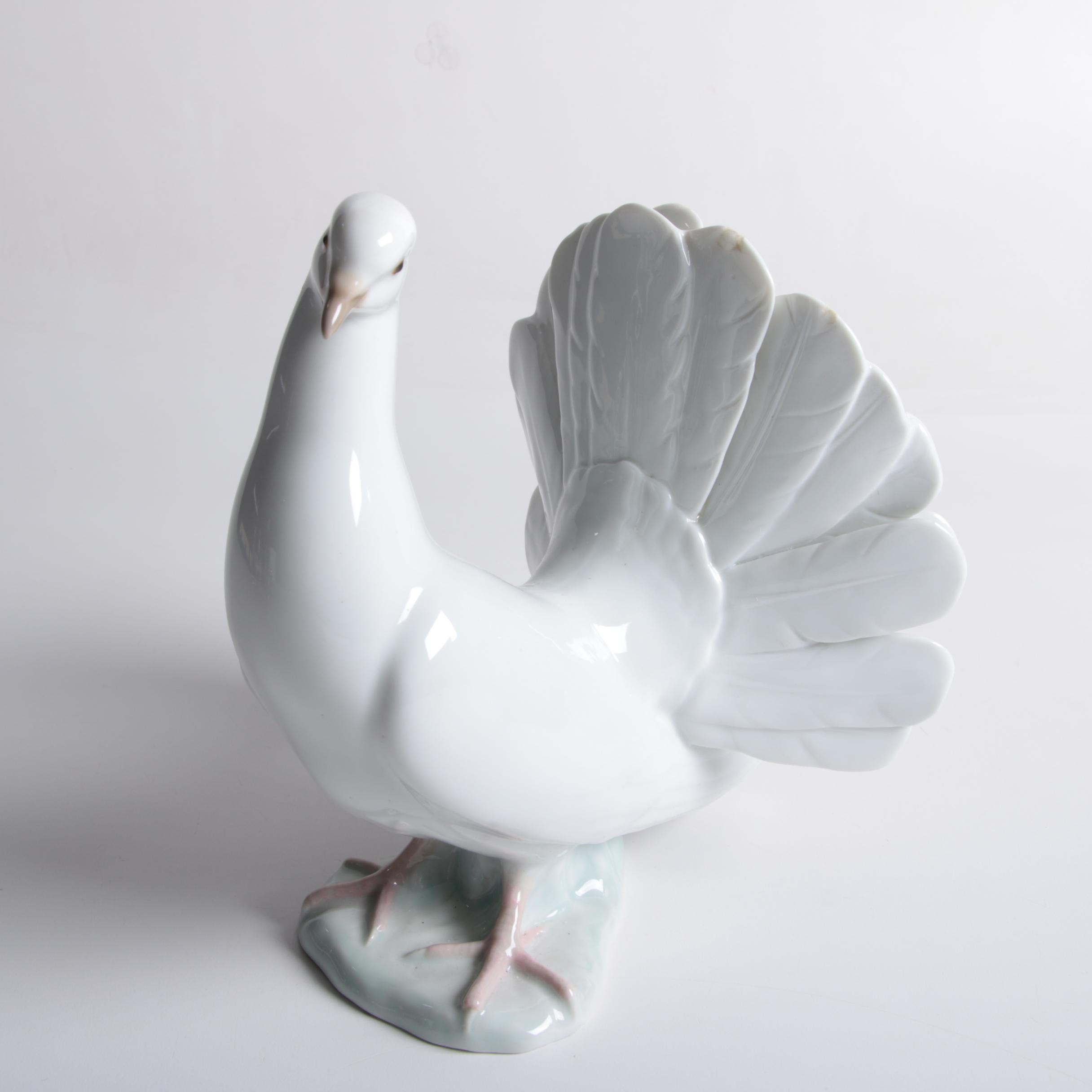 Lladró White Porcelain Pigeon