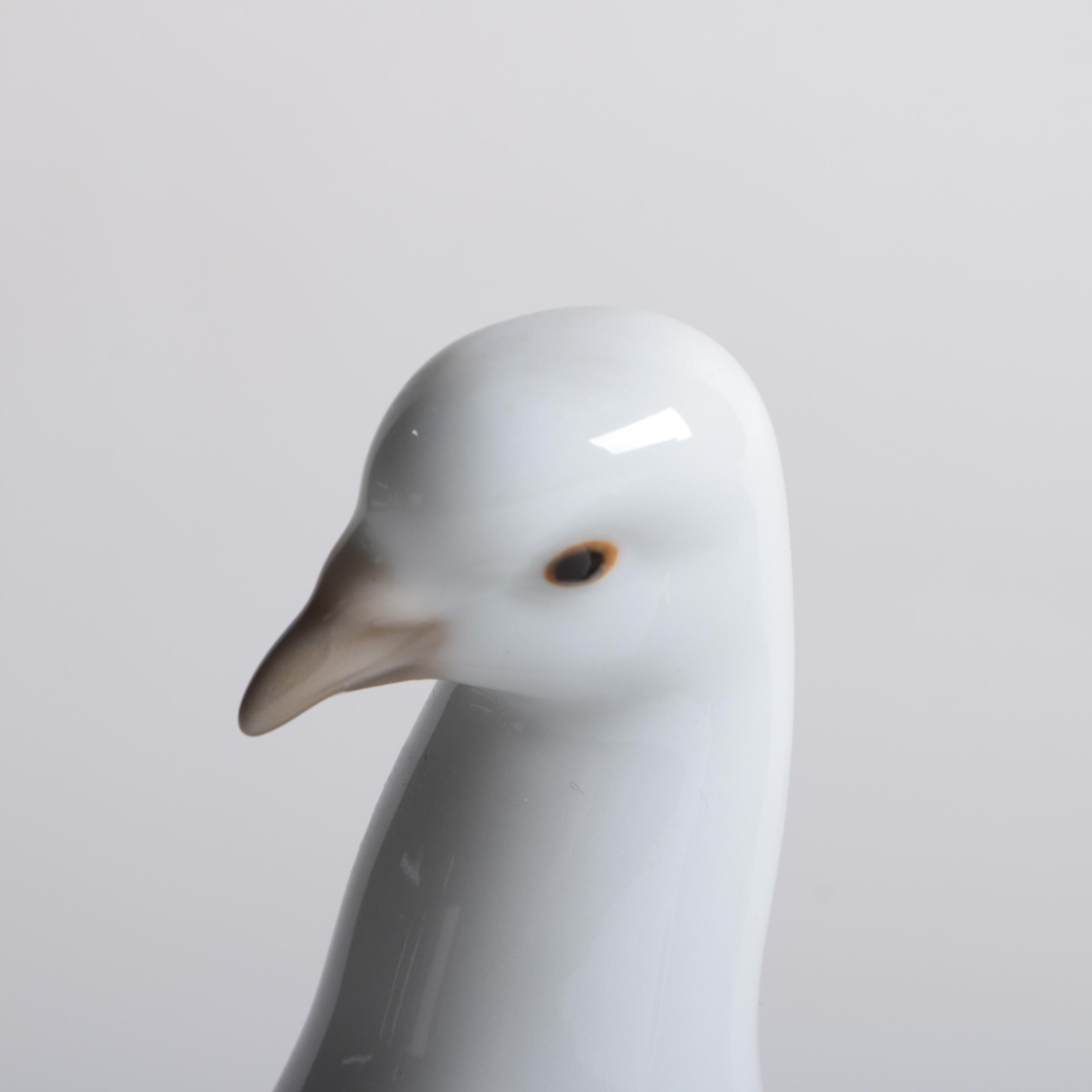 Lladró White Porcelain Pigeon