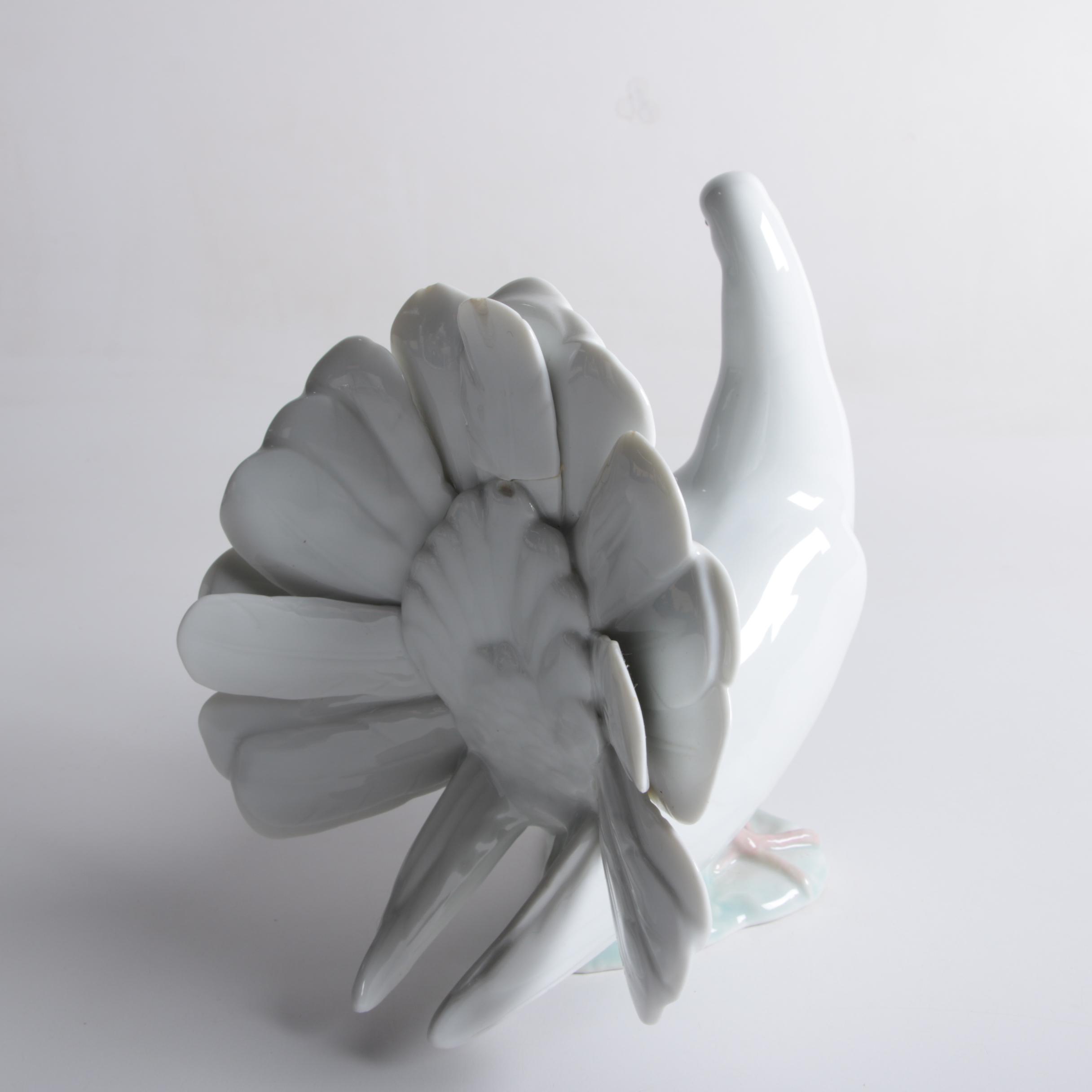 Lladró White Porcelain Pigeon