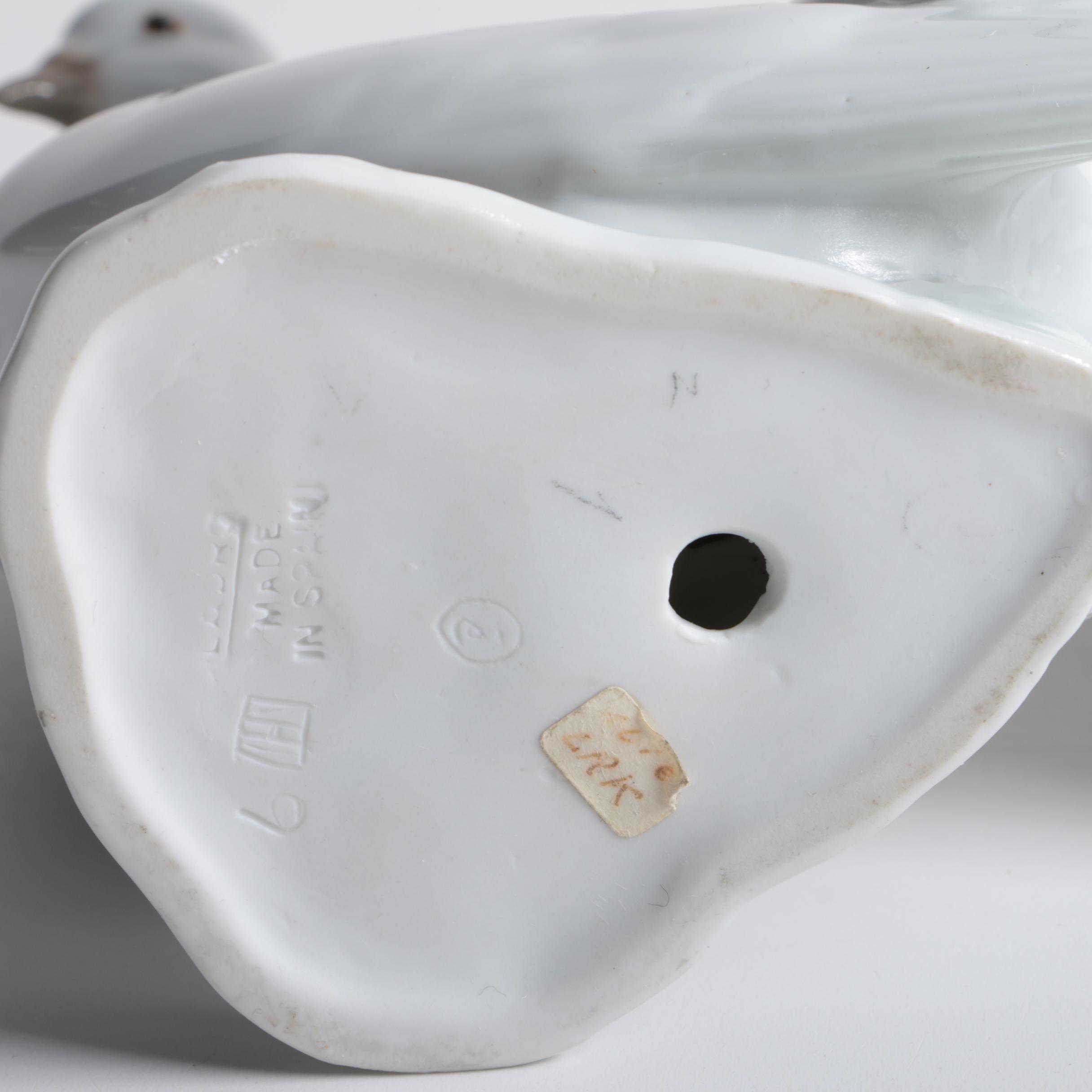 Lladró White Porcelain Pigeon