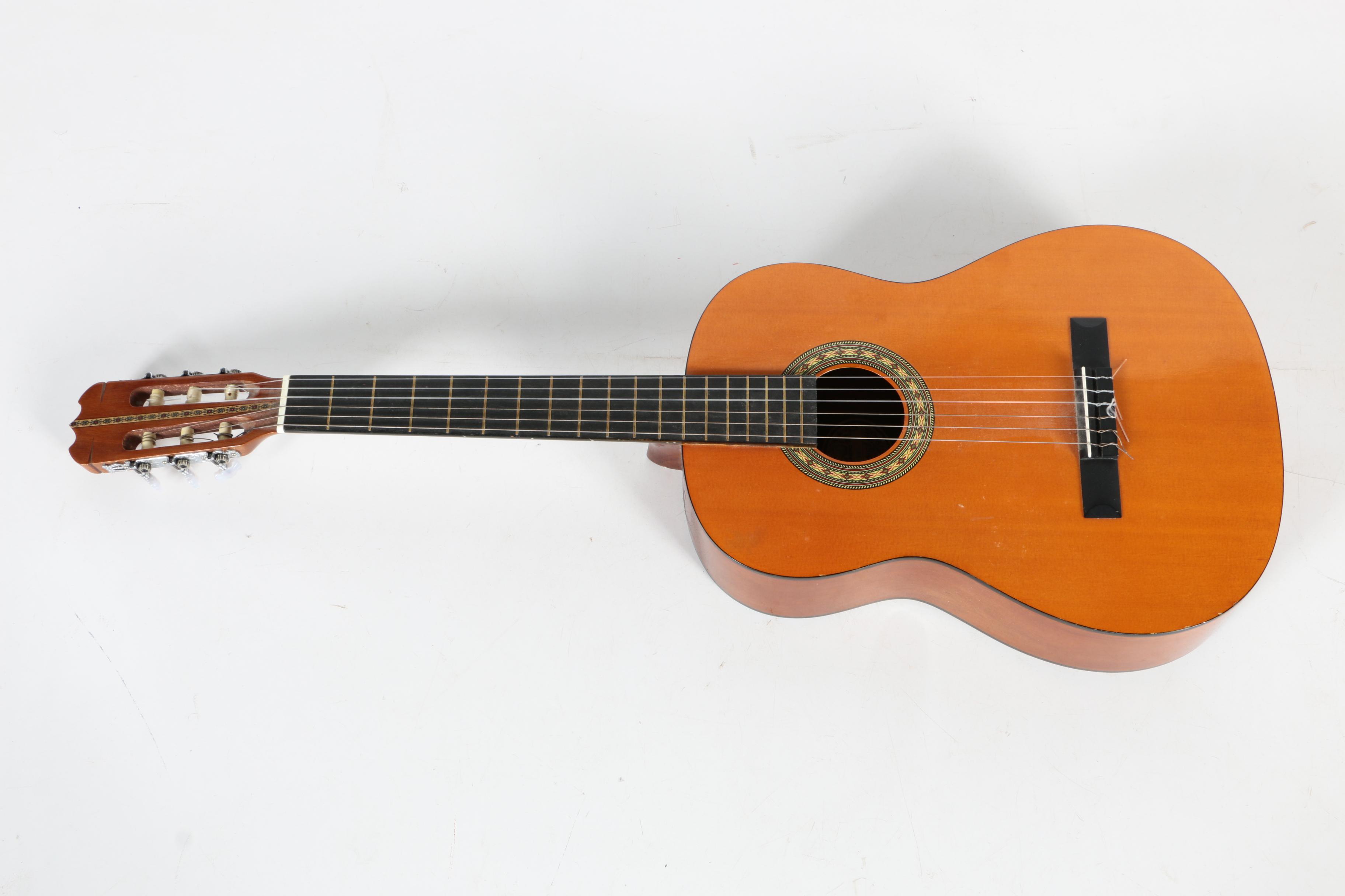 Hondo H308 Classical Acoustic Guitar with Case