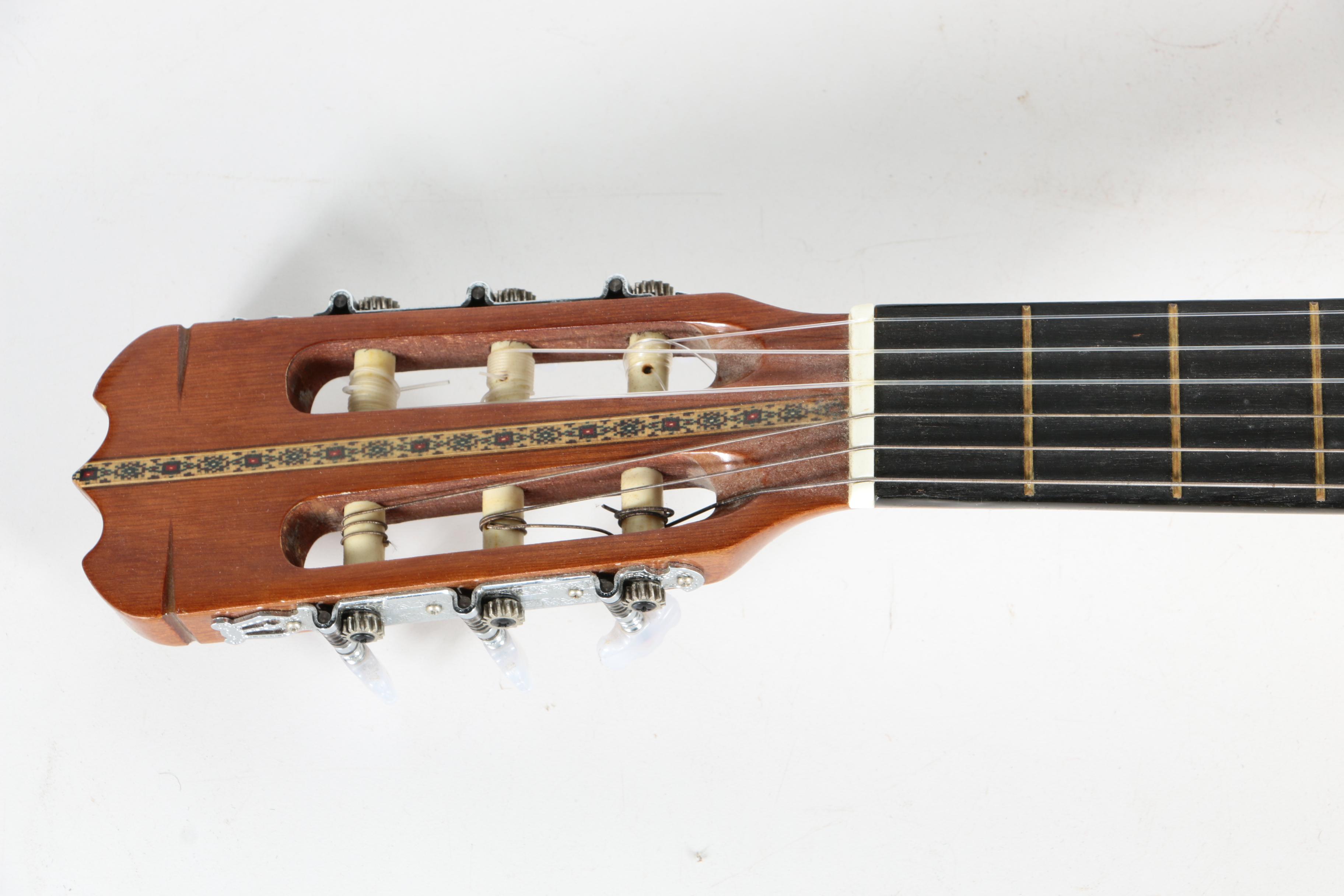 Hondo H308 Classical Acoustic Guitar with Case