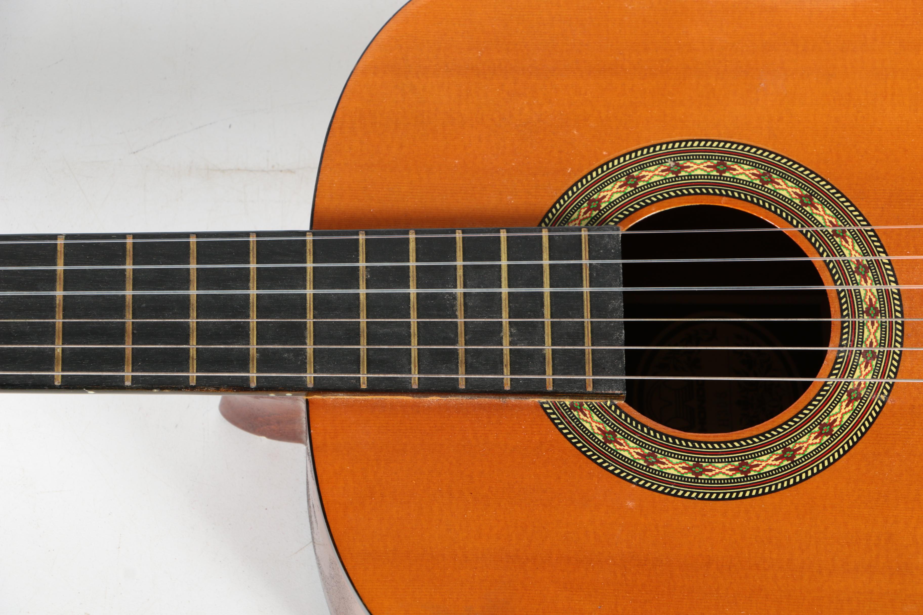 Hondo H308 Classical Acoustic Guitar with Case