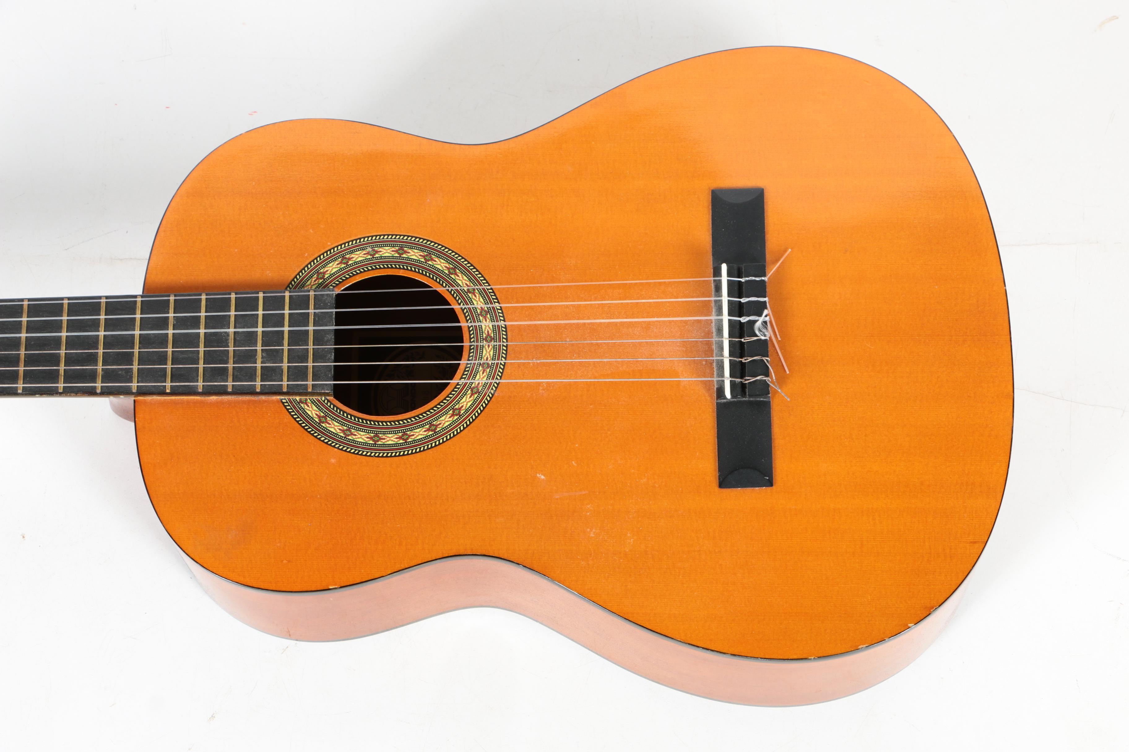 Hondo H308 Classical Acoustic Guitar with Case