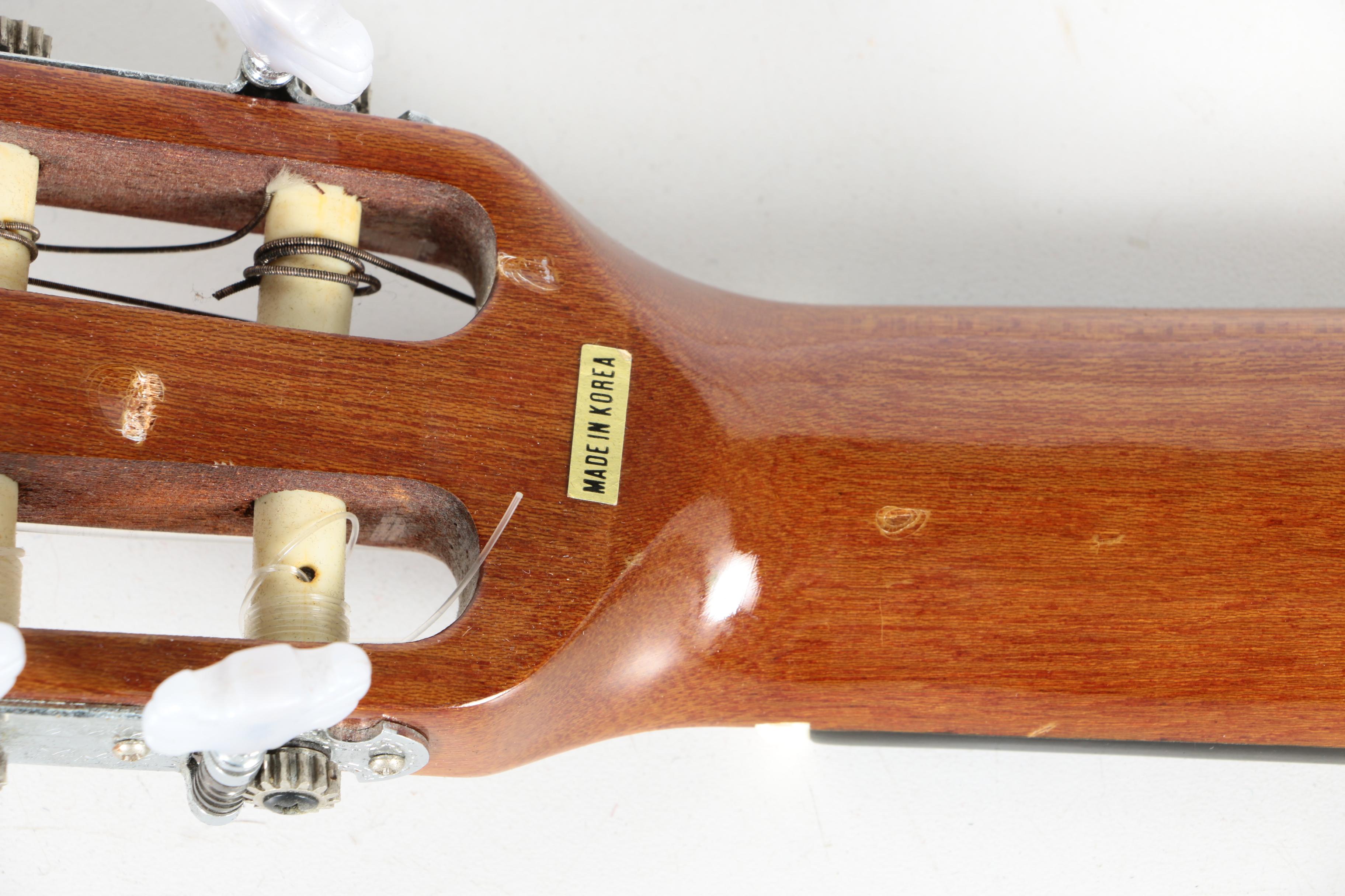 Hondo H308 Classical Acoustic Guitar with Case