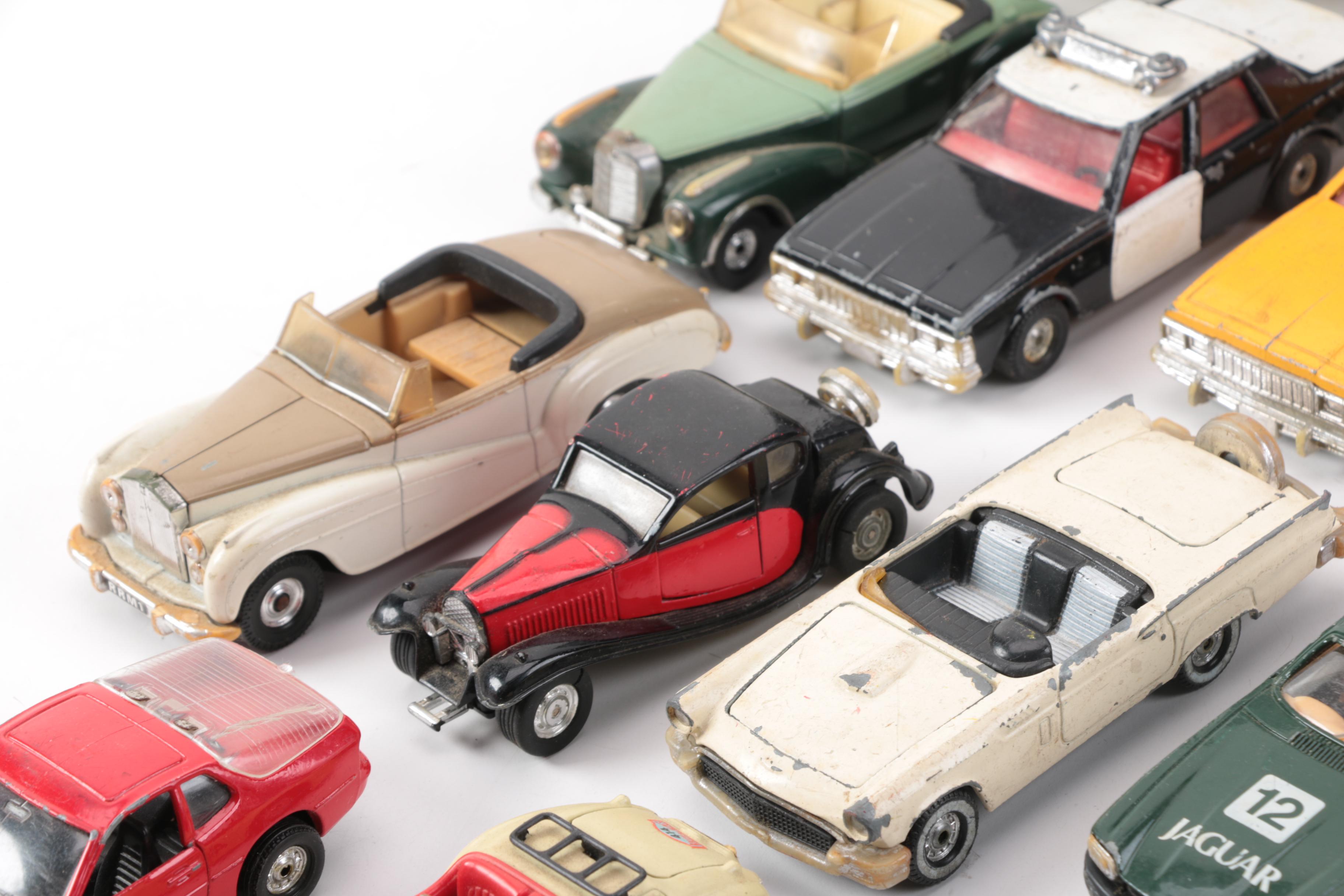 1966 Mattel "Miniature Car Collectors Show Case" and Vintage Die-Cast Cars