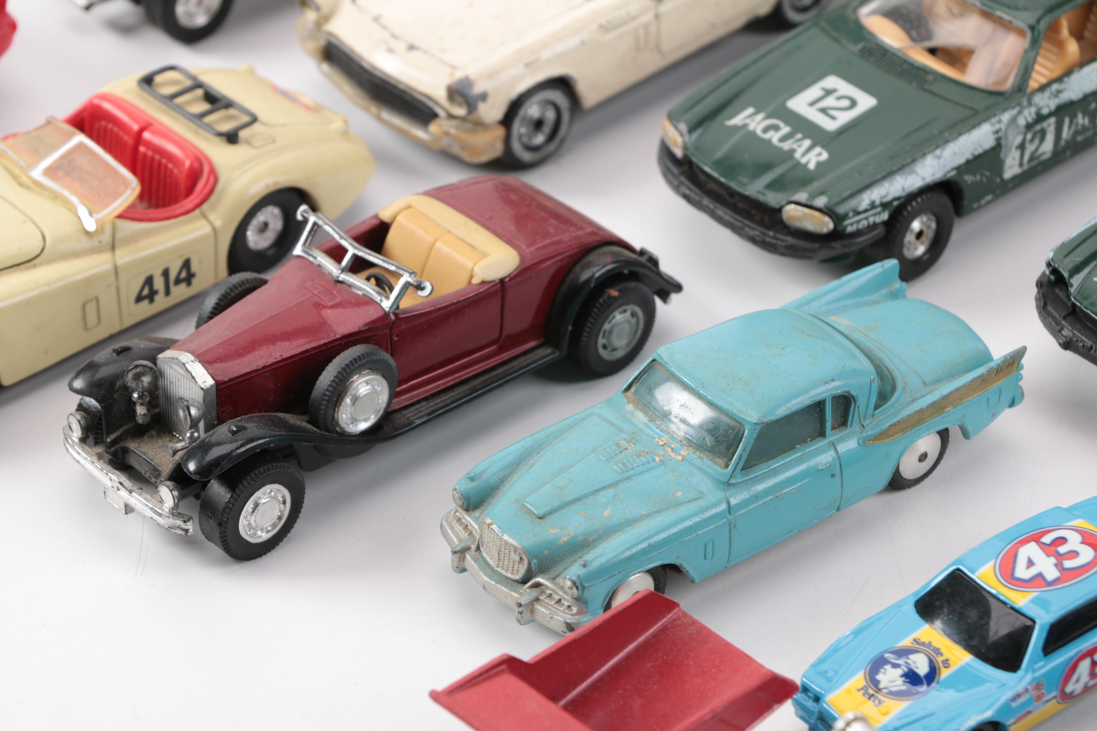 1966 Mattel "Miniature Car Collectors Show Case" and Vintage Die-Cast Cars