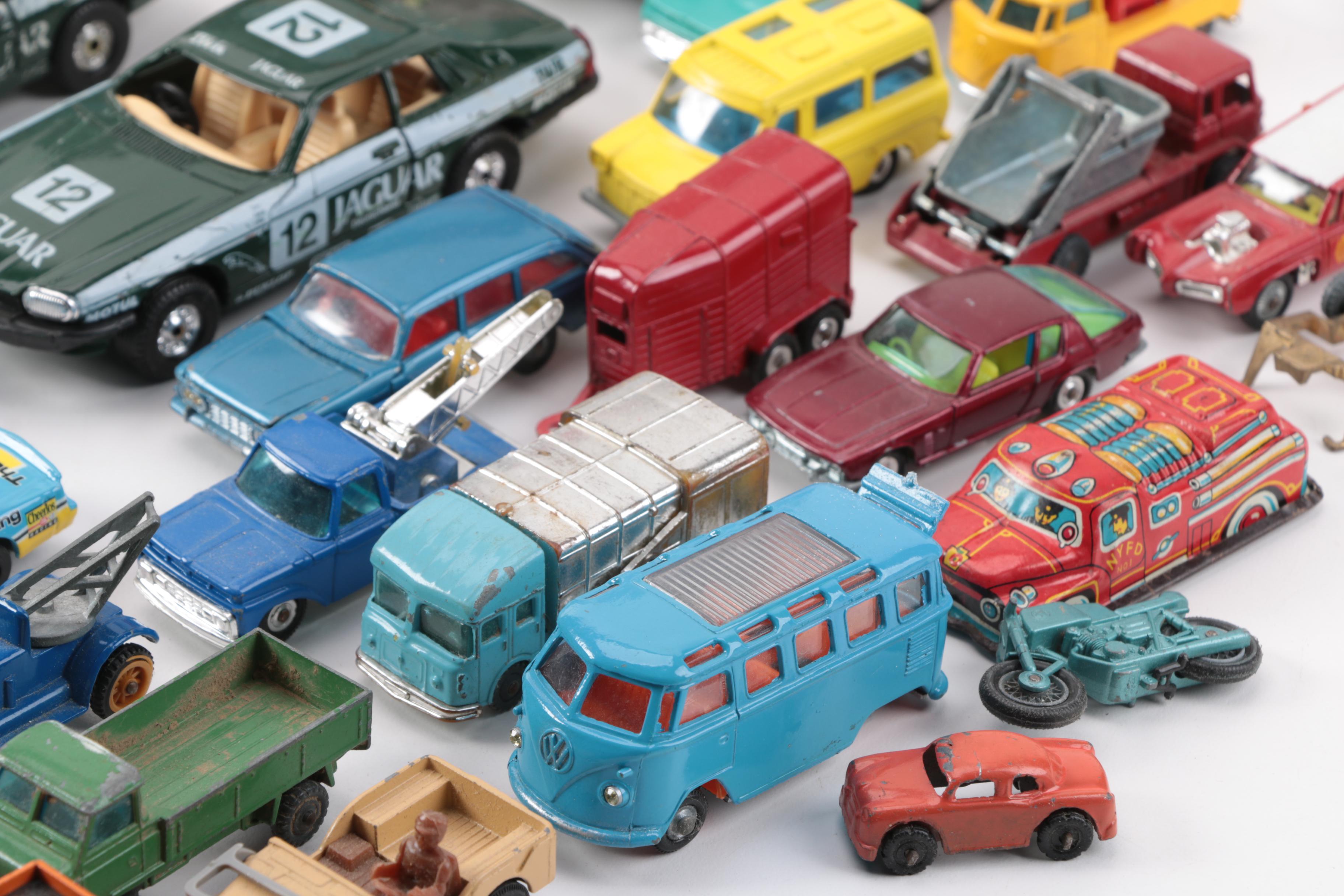 1966 Mattel "Miniature Car Collectors Show Case" and Vintage Die-Cast Cars
