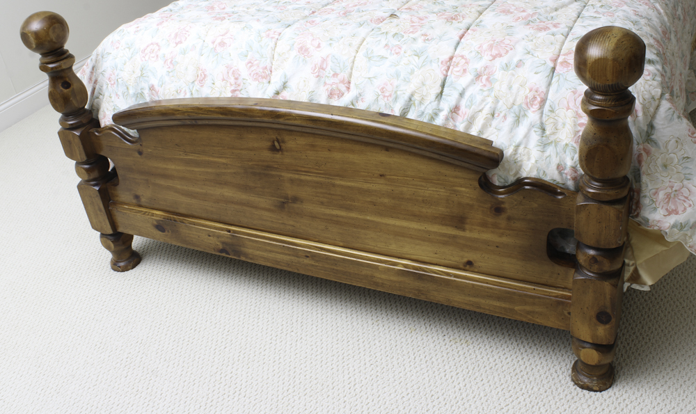Vintage Colonial Style Pine Queen Size Bed Frame