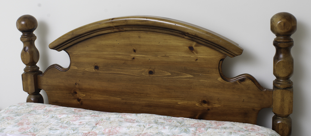 Vintage Colonial Style Pine Queen Size Bed Frame