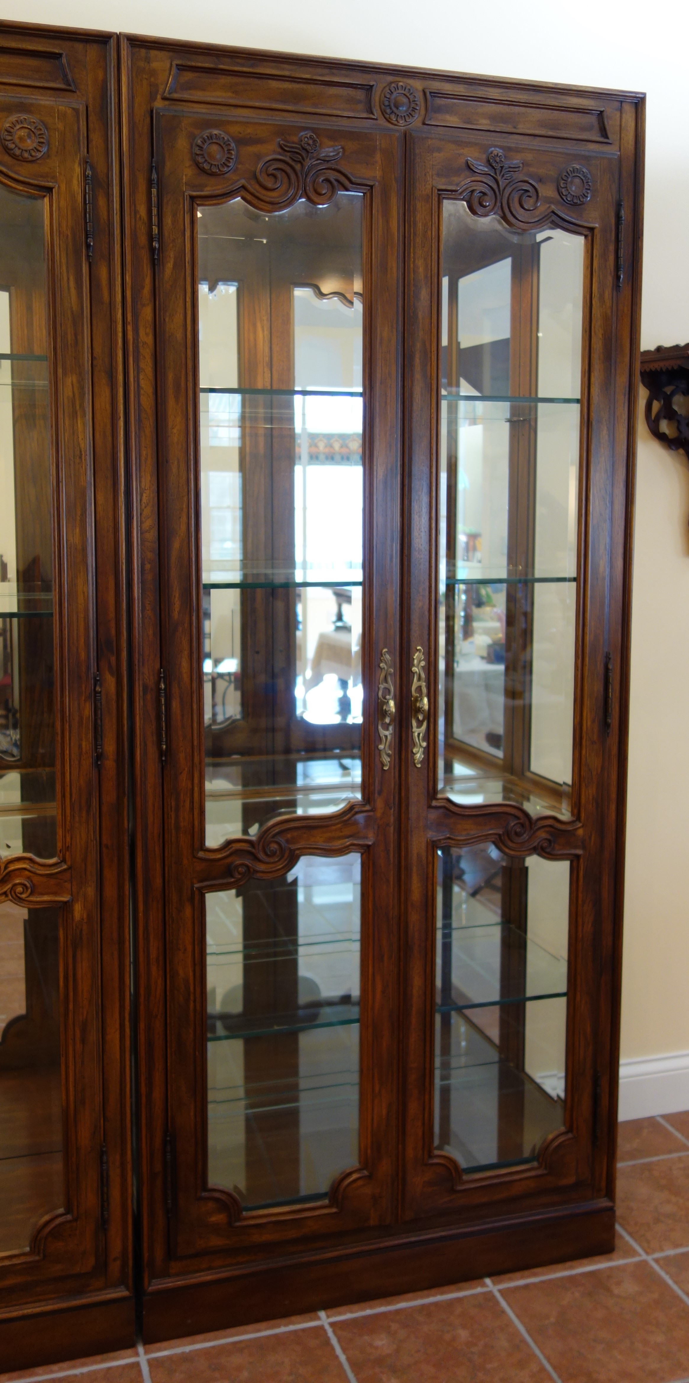 Drexel- Heritage Lighted Curio Cabinet