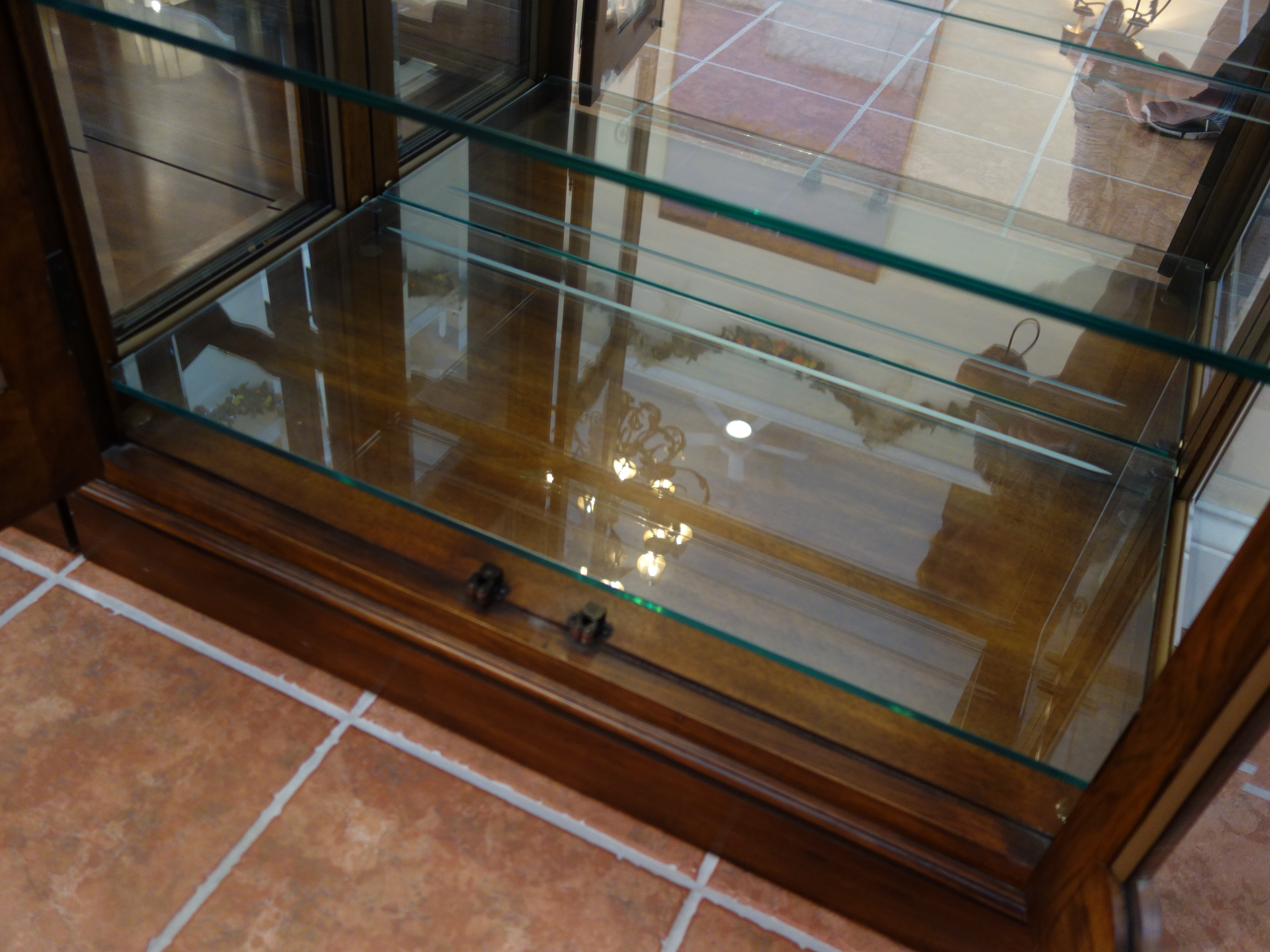 Drexel- Heritage Lighted Curio Cabinet