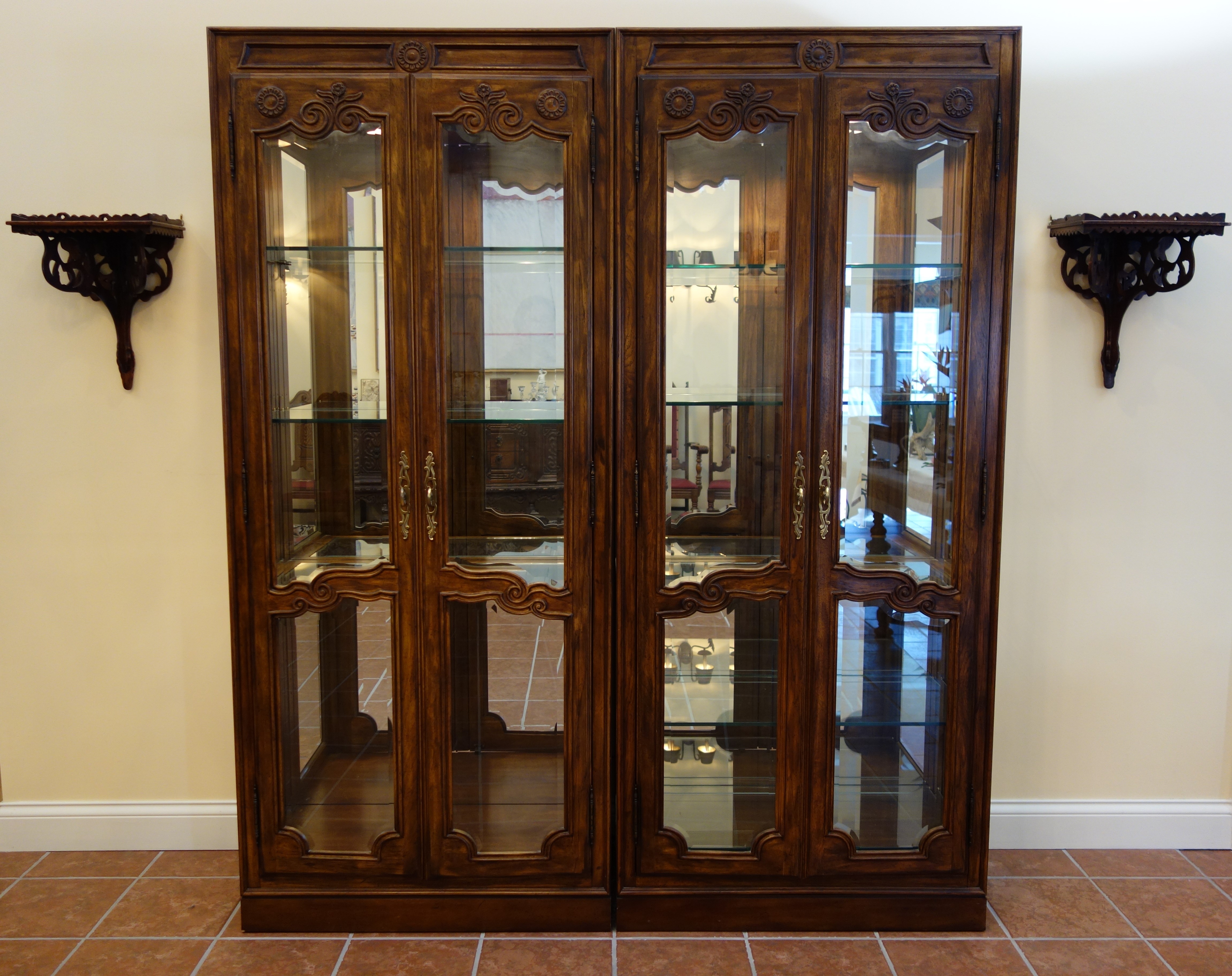 Drexel- Heritage Lighted Curio Cabinet