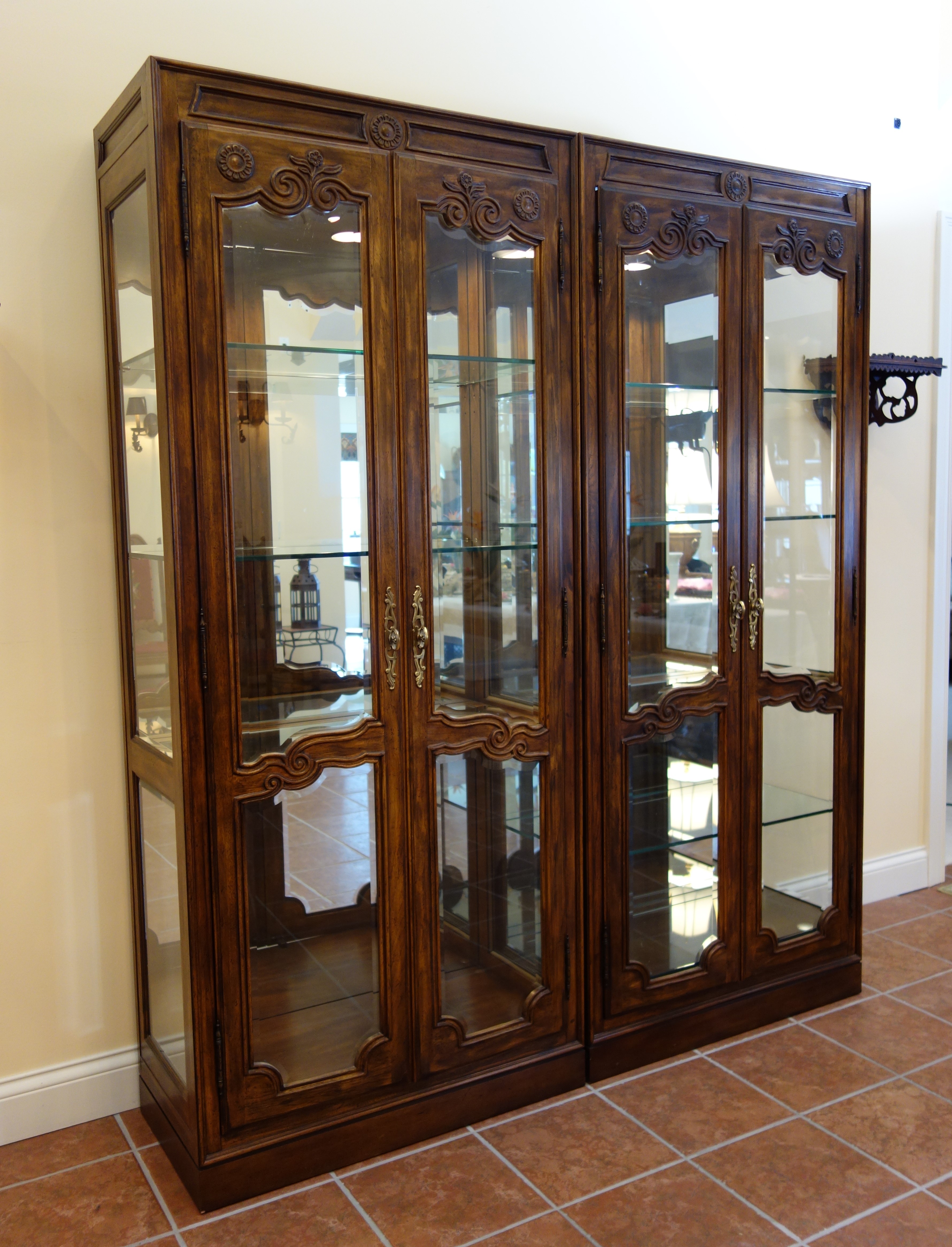 Drexel- Heritage Lighted Curio Cabinet