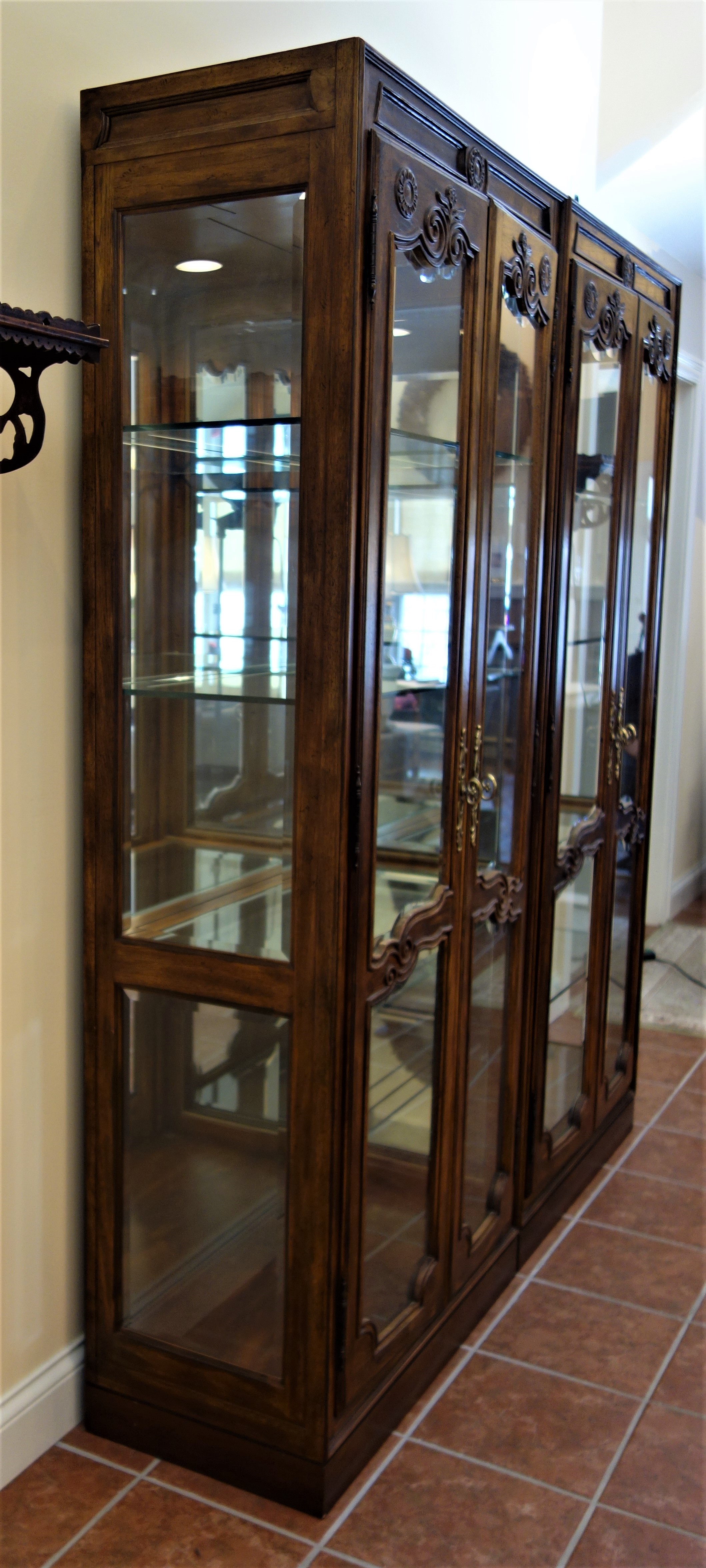 Drexel- Heritage Lighted Curio Cabinet