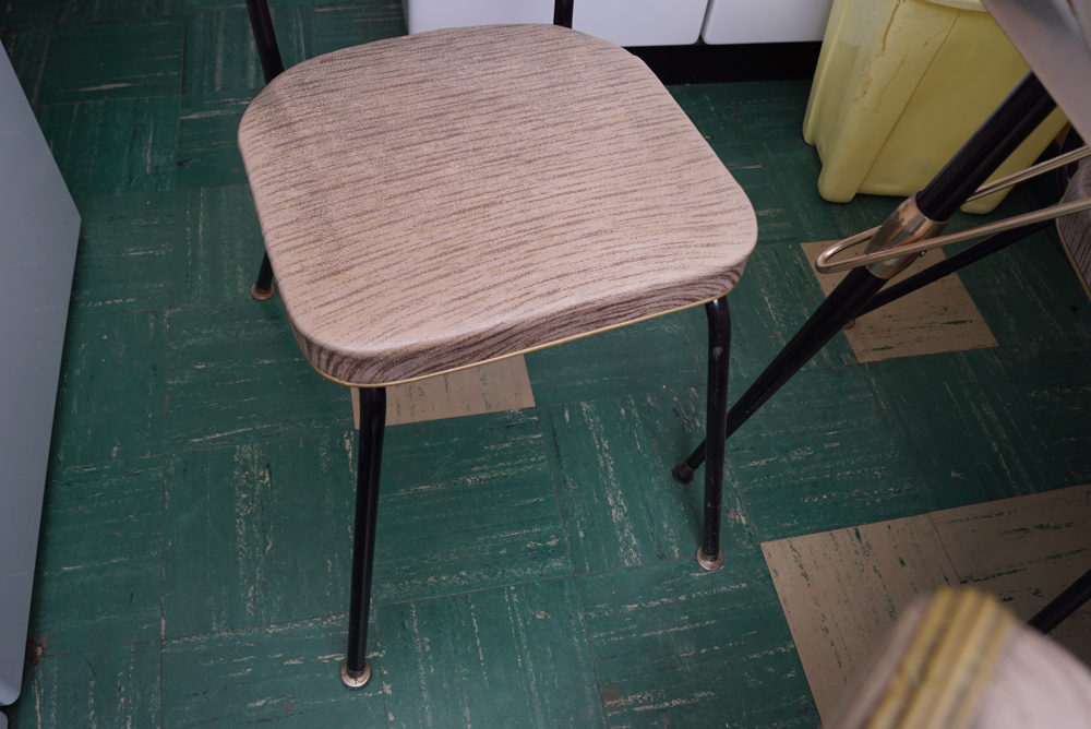 Mid Century Modern Dining Table and Chairs