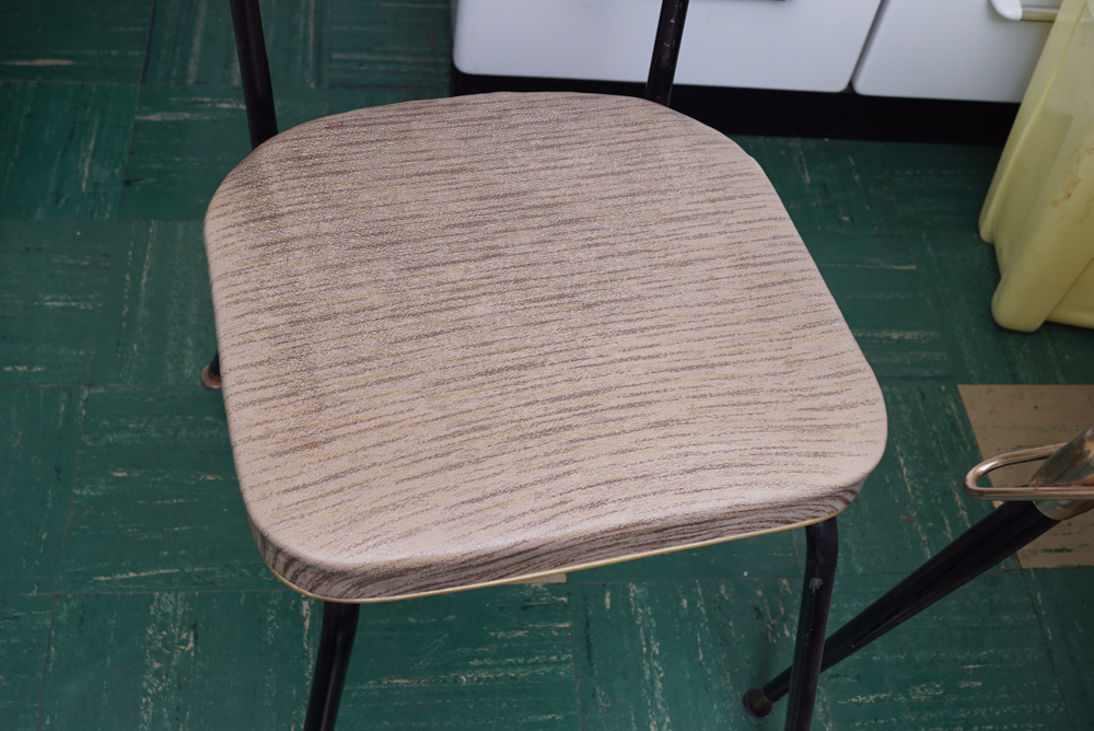 Mid Century Modern Dining Table and Chairs