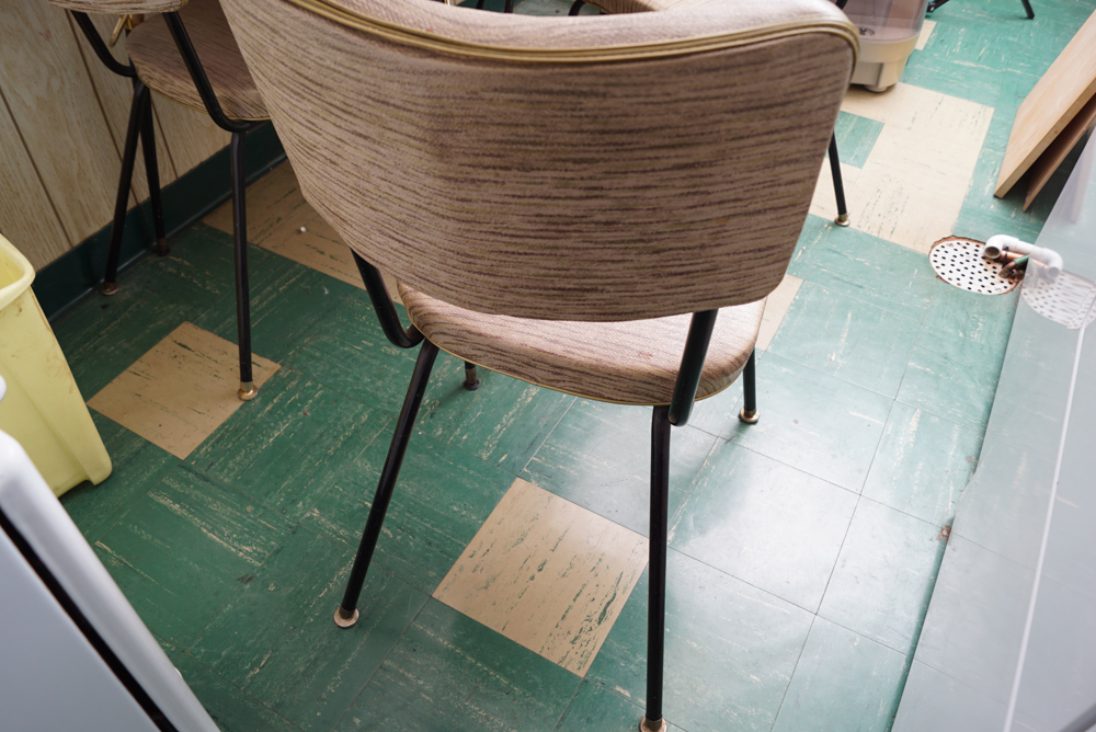 Mid Century Modern Dining Table and Chairs