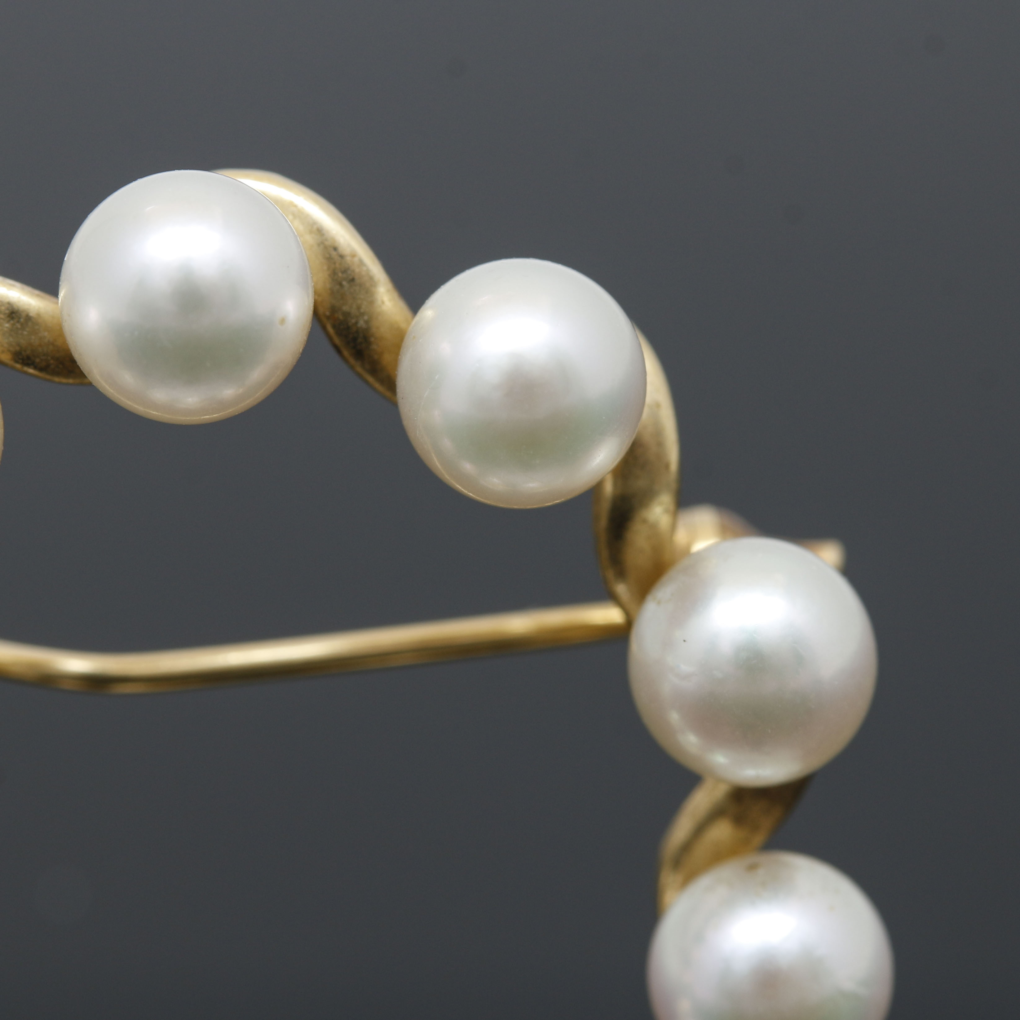 14K Yellow Gold Cultured Pearl Open Circle Brooch
