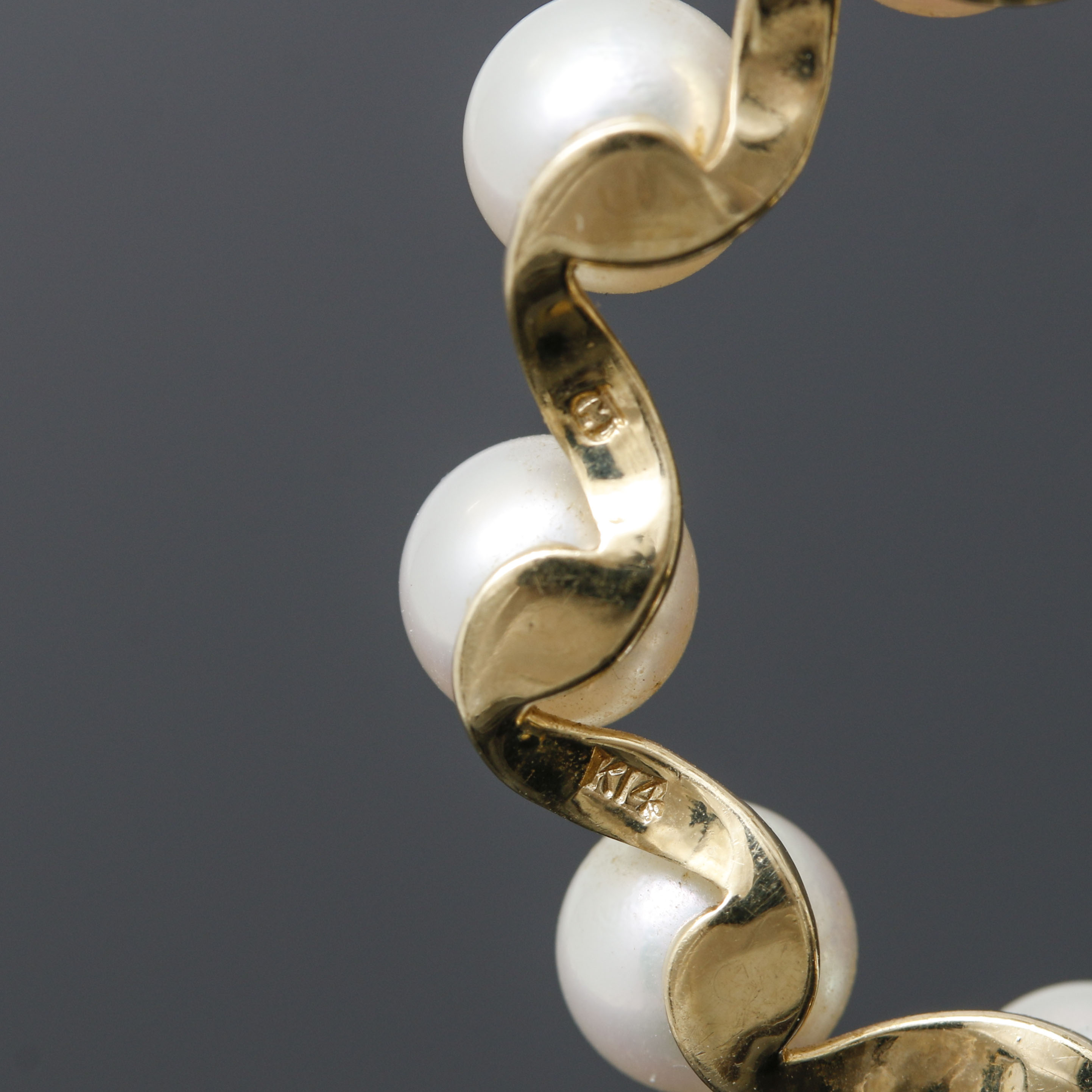 14K Yellow Gold Cultured Pearl Open Circle Brooch