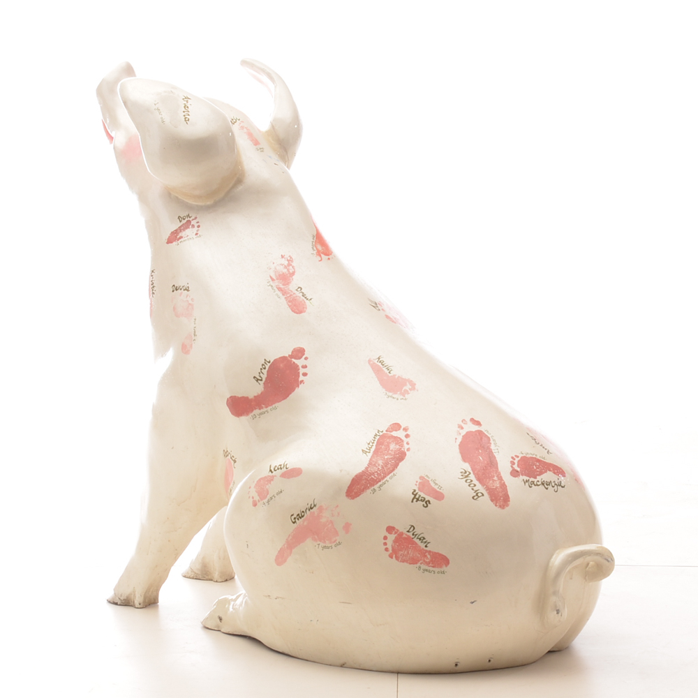 Cincinnati's "Big Pig Gig" Sitting Sculpture