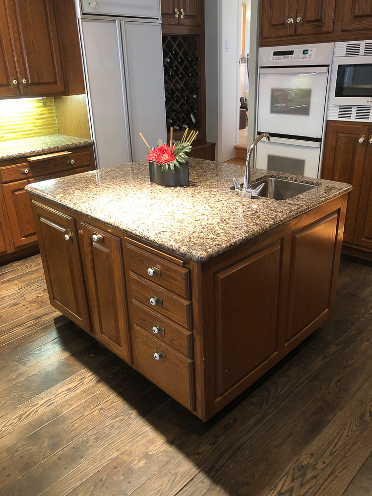 Custom Kitchen Cabinets and Granite Counter Tops