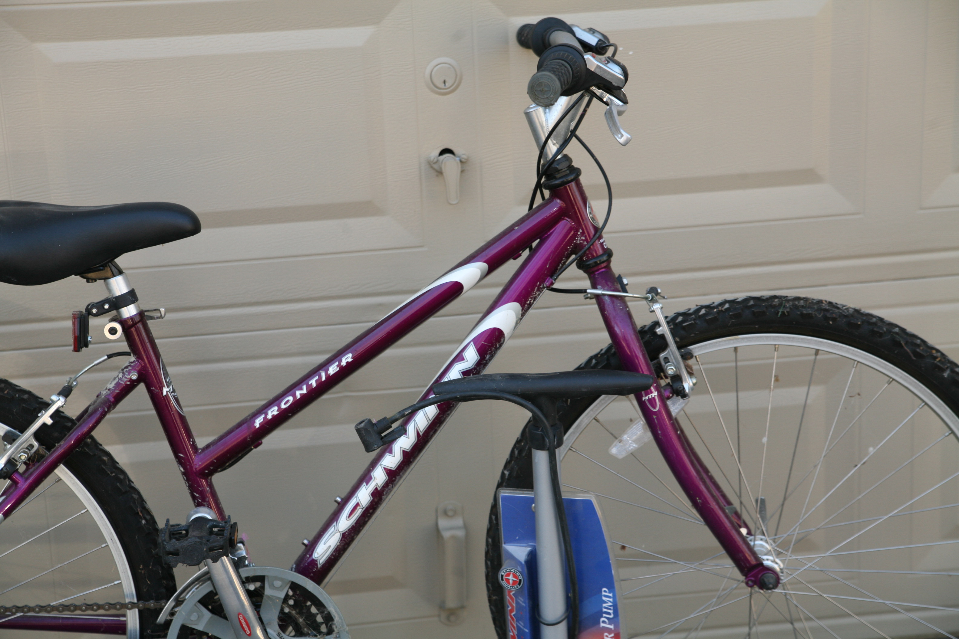 Schwinn "Frontier" Women's Hybrid Bicycle